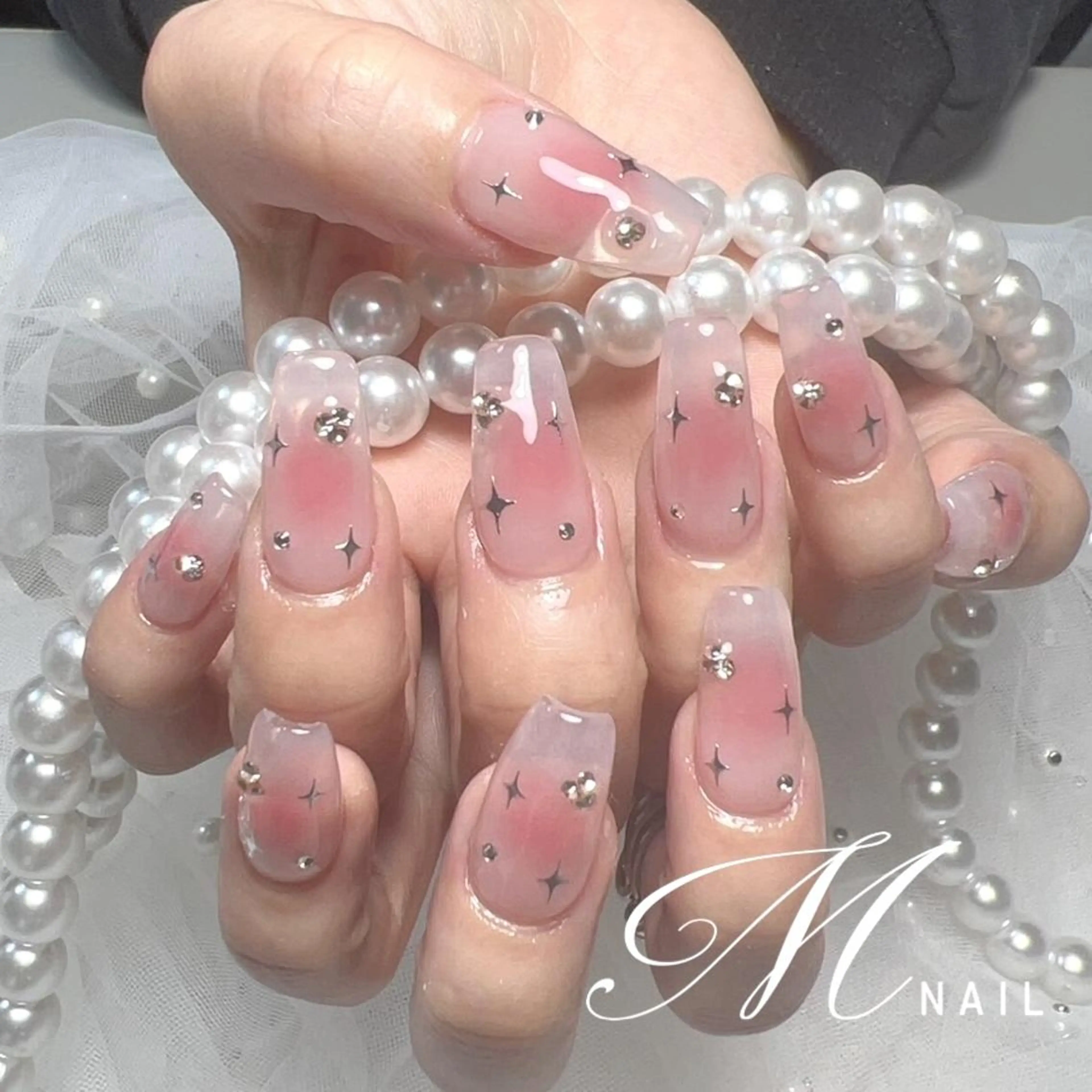 ネイル Mネイル✨パラ取扱店 85%OFF中✨のネイルデザイン