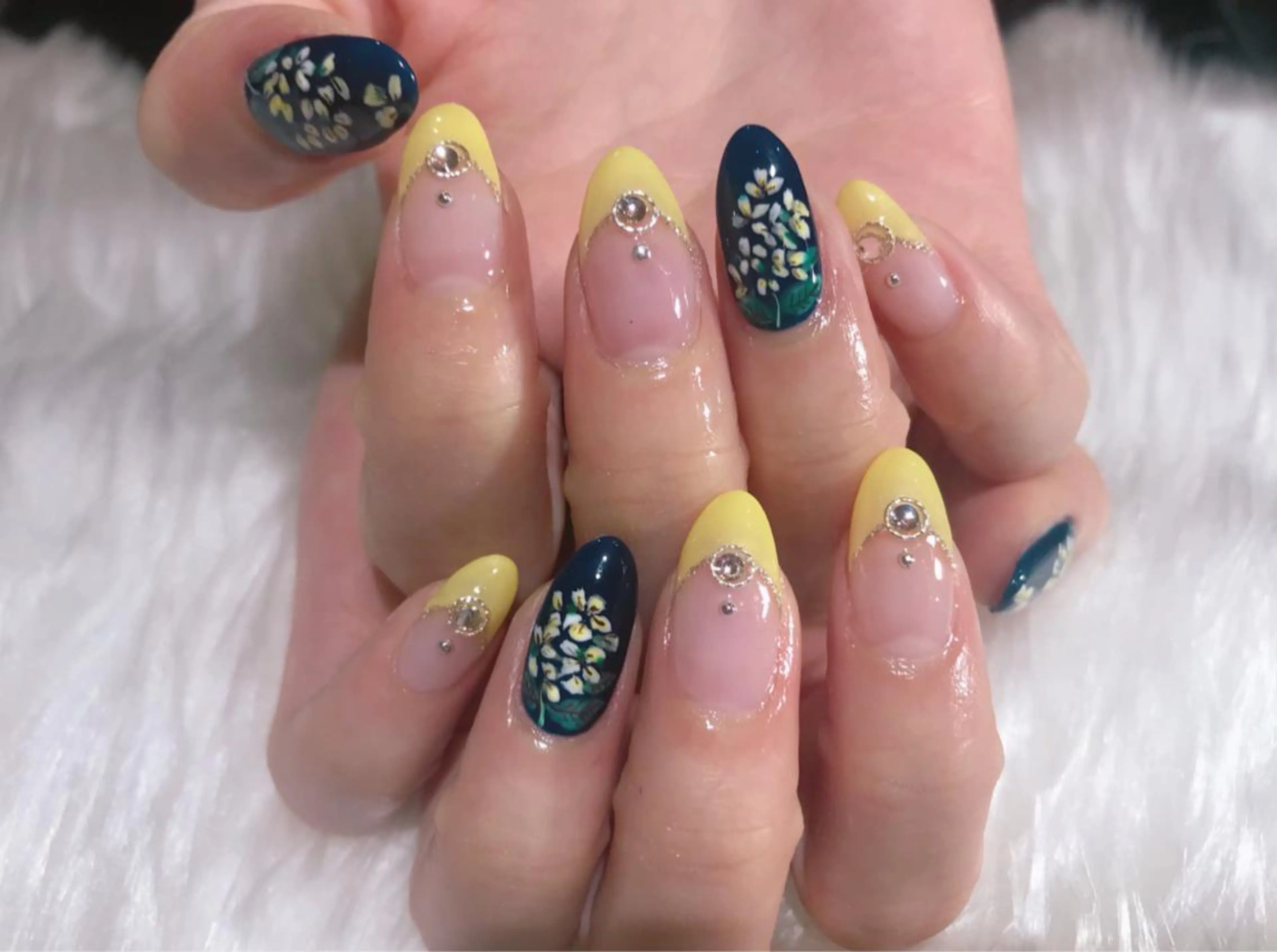 ネイル 黄色 nailsalon colon所属・nailartist lisaのネイルデザイン