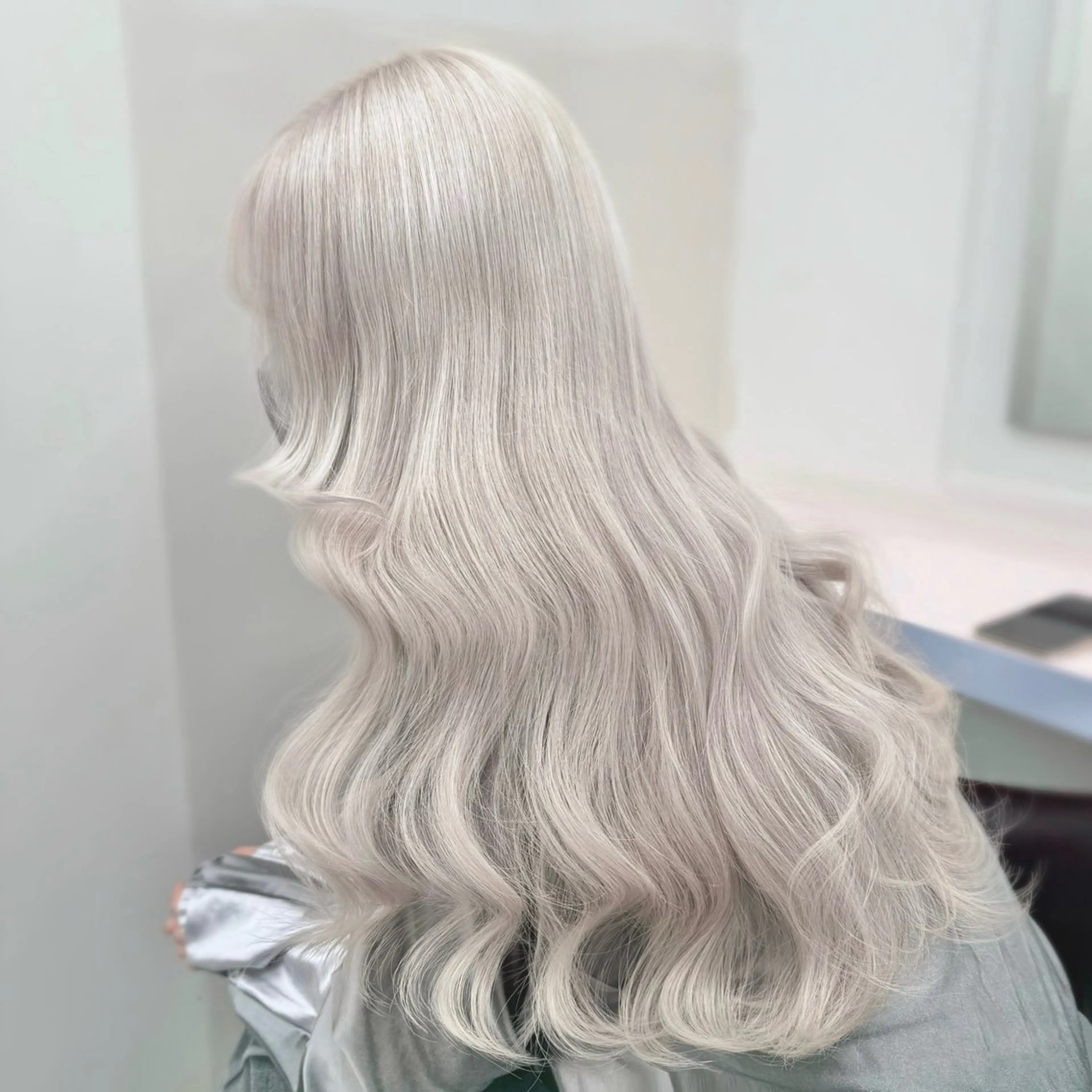ロング ヘアカラー トリートメント SALOWIN札幌大通店所属・‎🤍札幌ハイトーン 🤍シンゴのヘアスタイル
