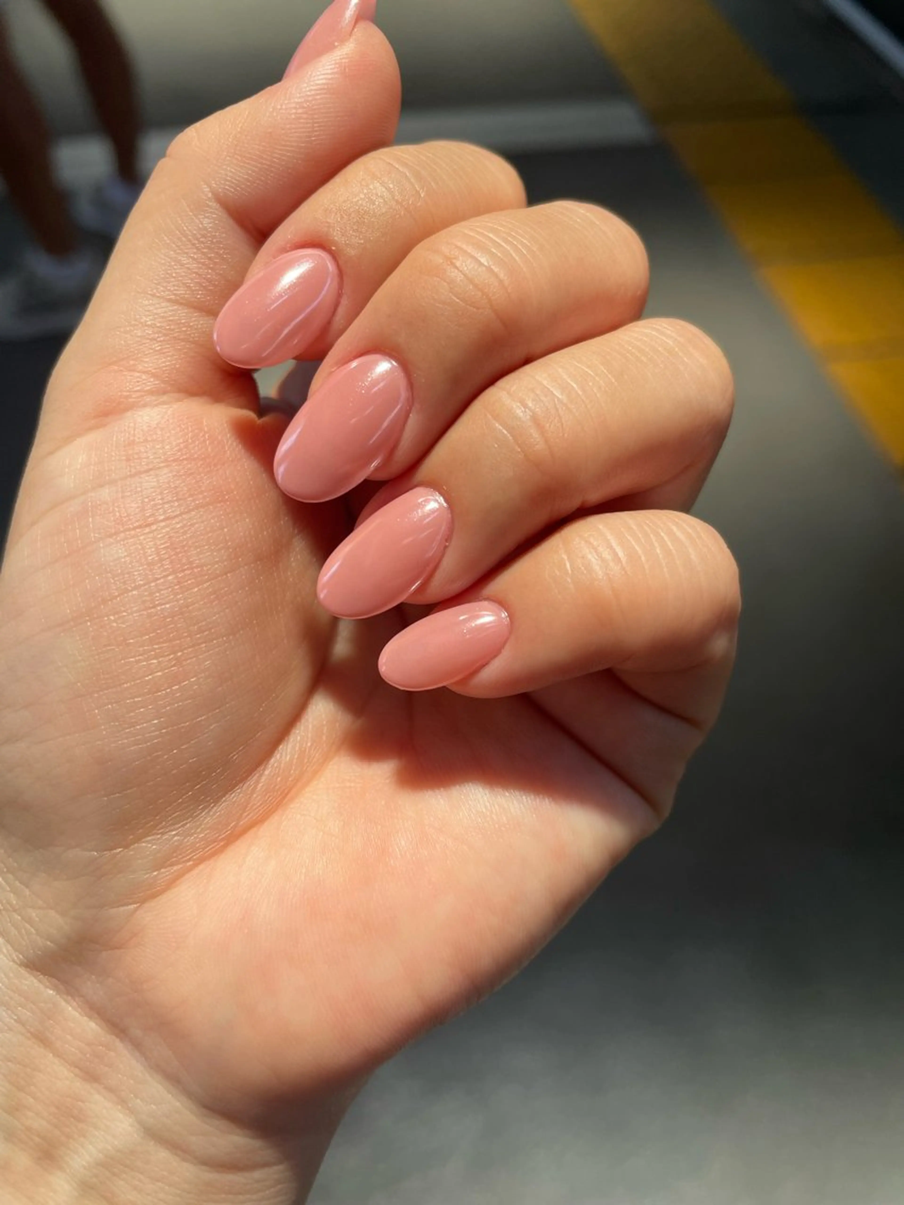 ネイル ミラーネイル ワンカラーネイル ホワイト Nailsalon Repos.所属・Rika🌼 シンプル•マグネットのネイルデザイン