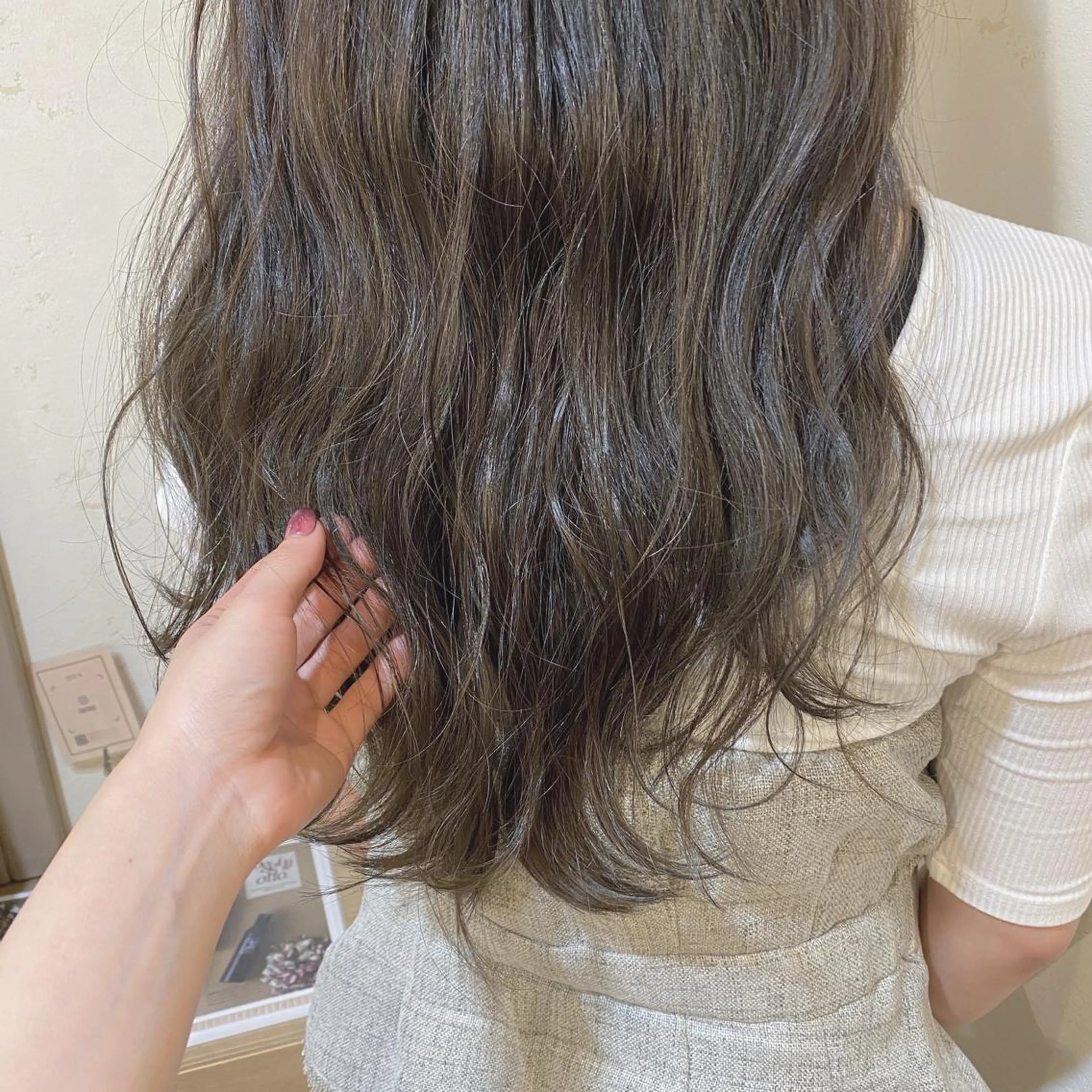 ロング カラー カット ヘアカラー 畑中 愛梨のヘアスタイル