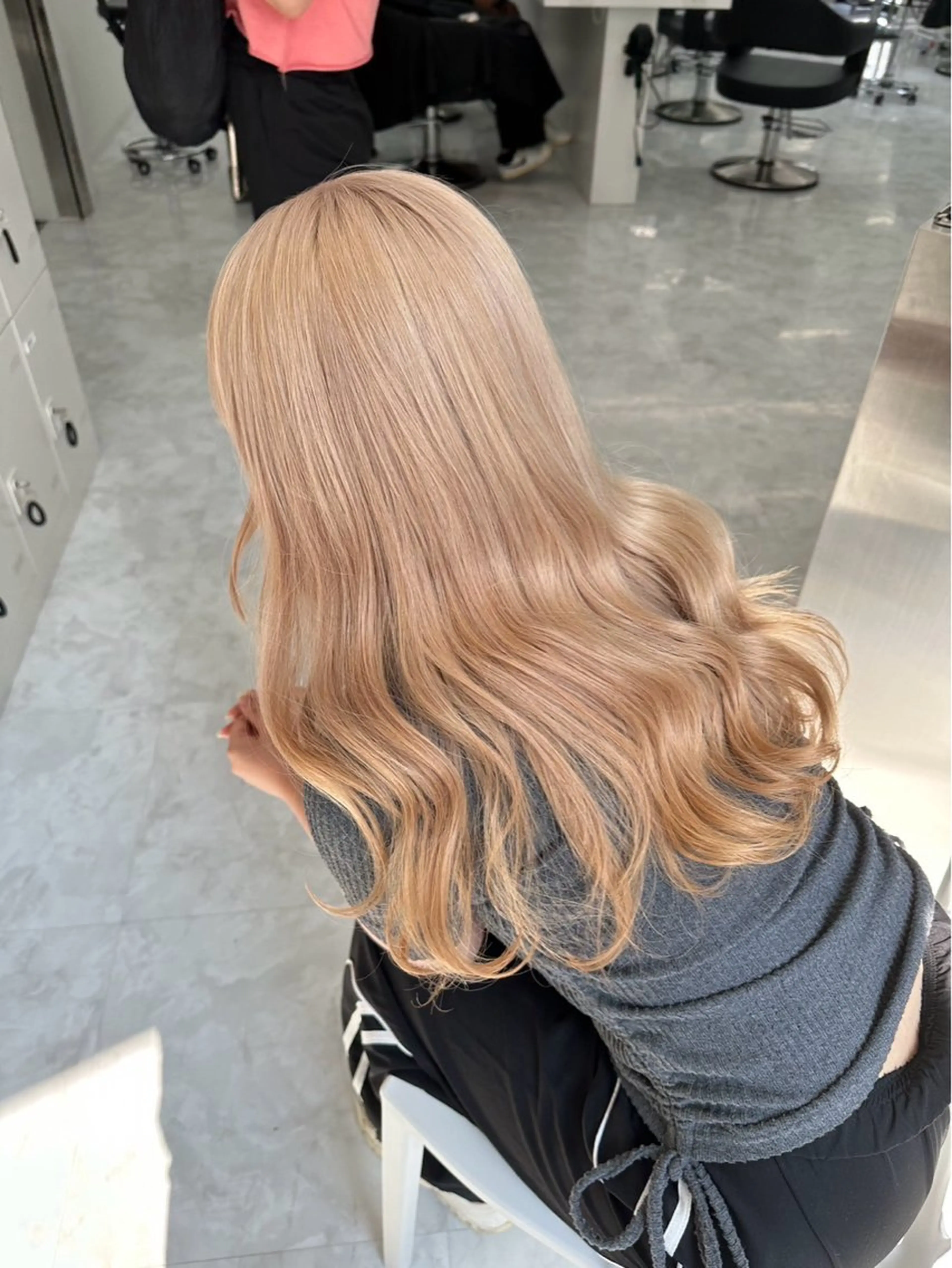 ロング カラー ベージュカラー ミルクティーベージュ 海外ガールヘア🤍 yuriaのヘアスタイル