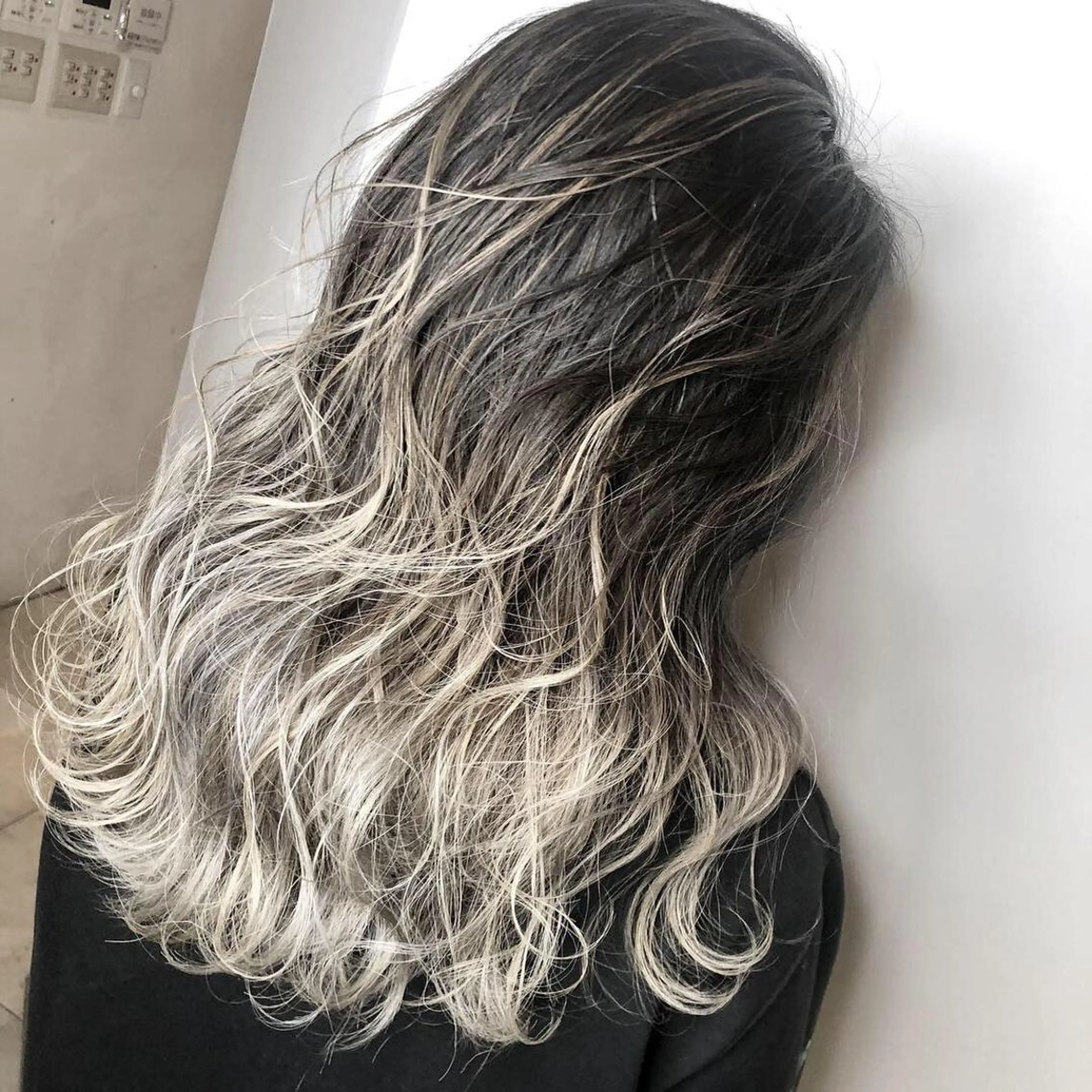 セミロング カラー ハイライトカラー ハイライト ヘアカラー marshu  梅田店所属・髪質改善 透明感×韓国風のヘアスタイル