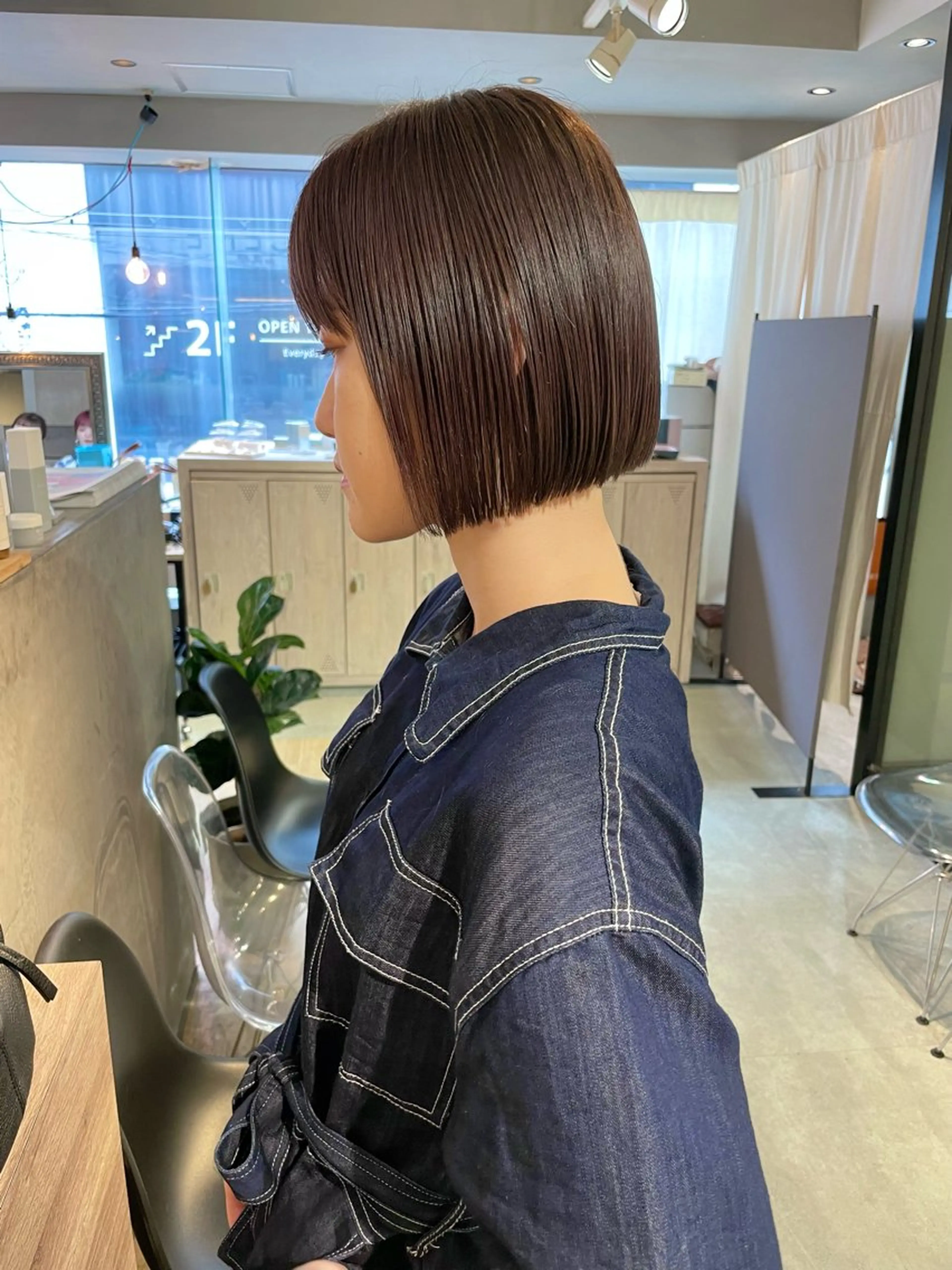 ショート カラー カット ヘアカラー ぱつっとボブ 古家 佑真のヘアスタイル