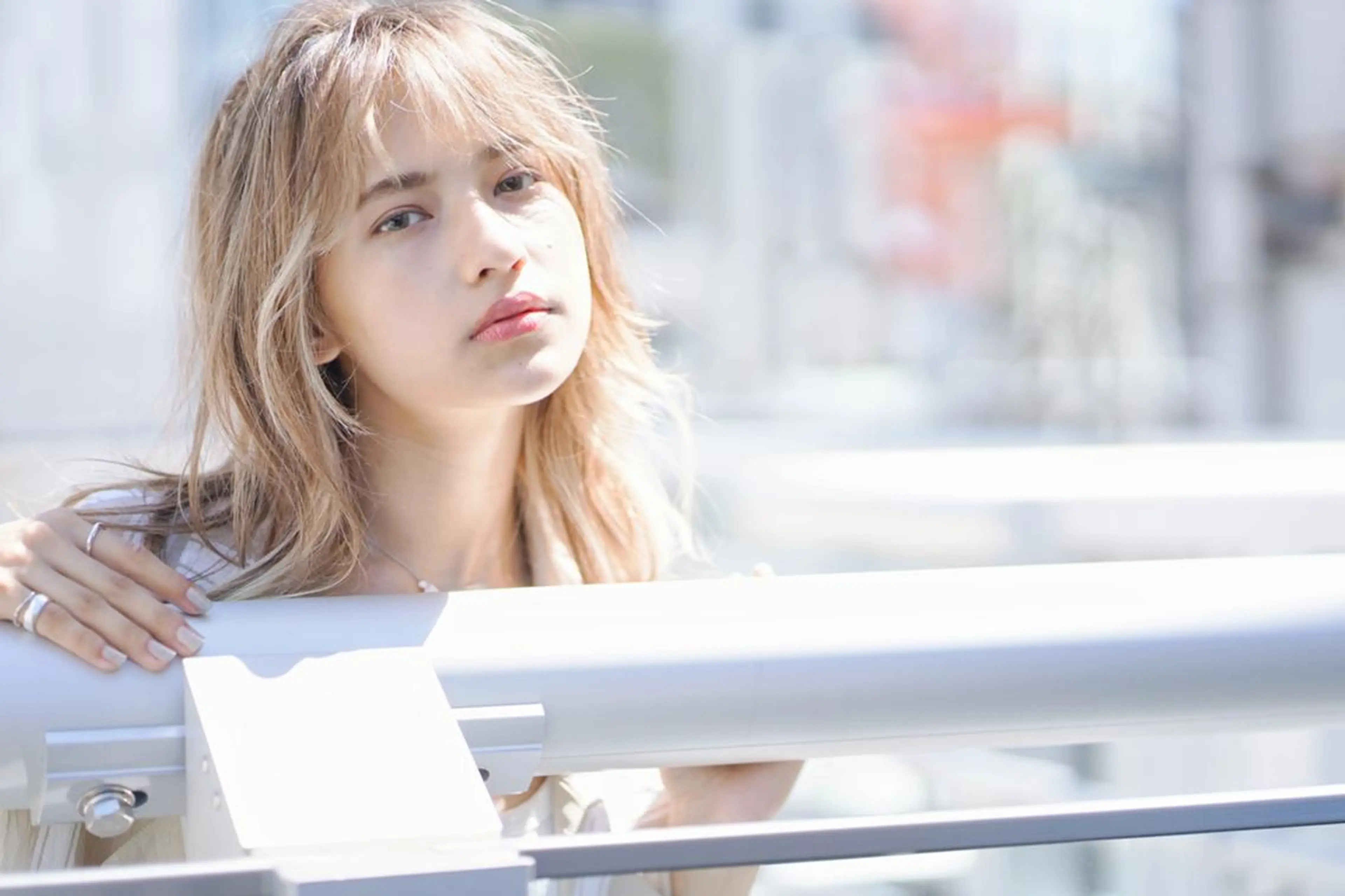 ロング カラー パーマ ヘアアレンジ アディクシーカラー ベージュカラー ブロンド フォギーベージュ ハイトーンカラー N° uairo 川崎店【ユアイロ】のヘアスタイル
