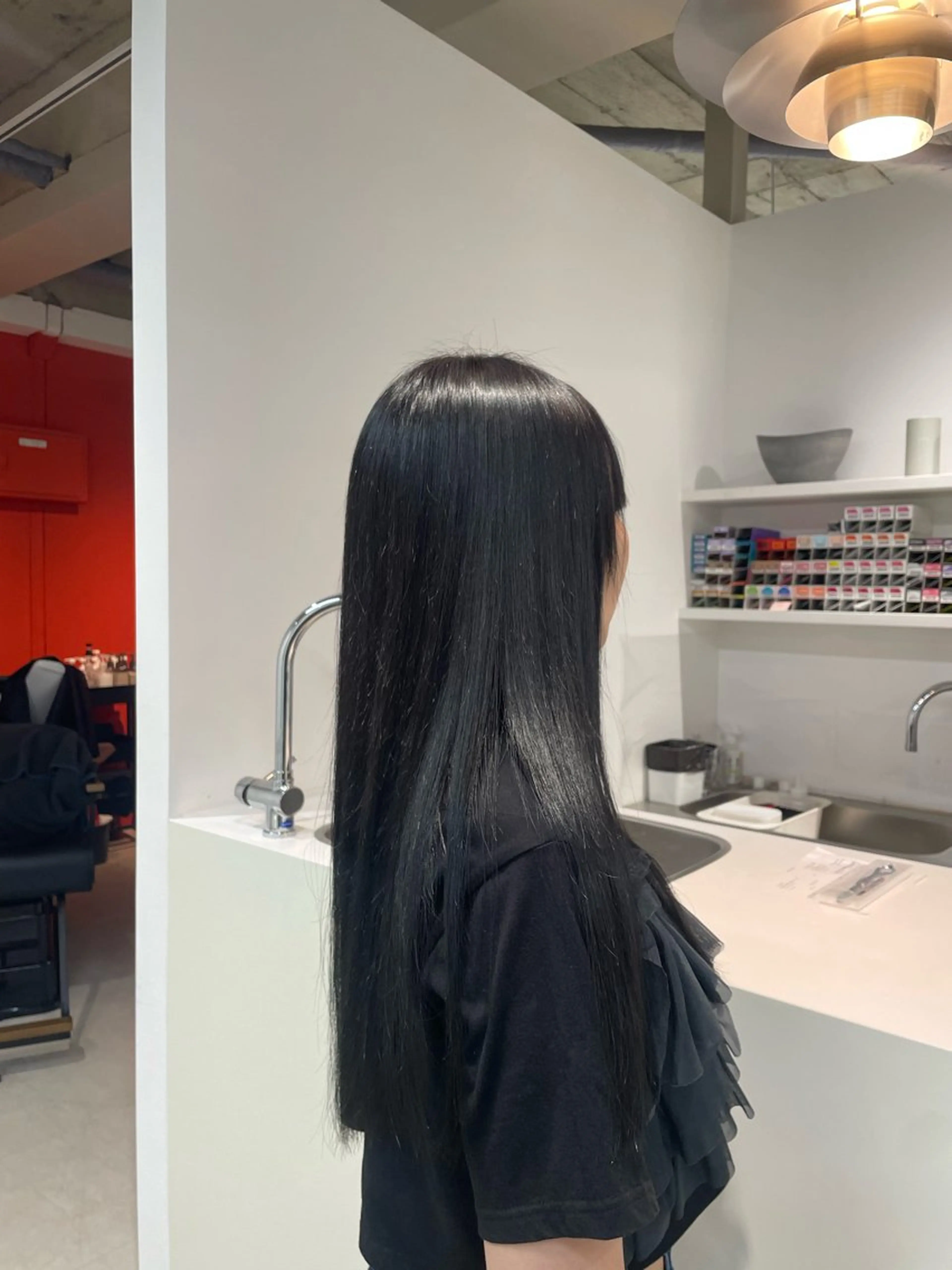 ロング カラー 黒髪 ブルーカラー ブルーブラック カット ヘアカラー H I ＮＡのヘアスタイル