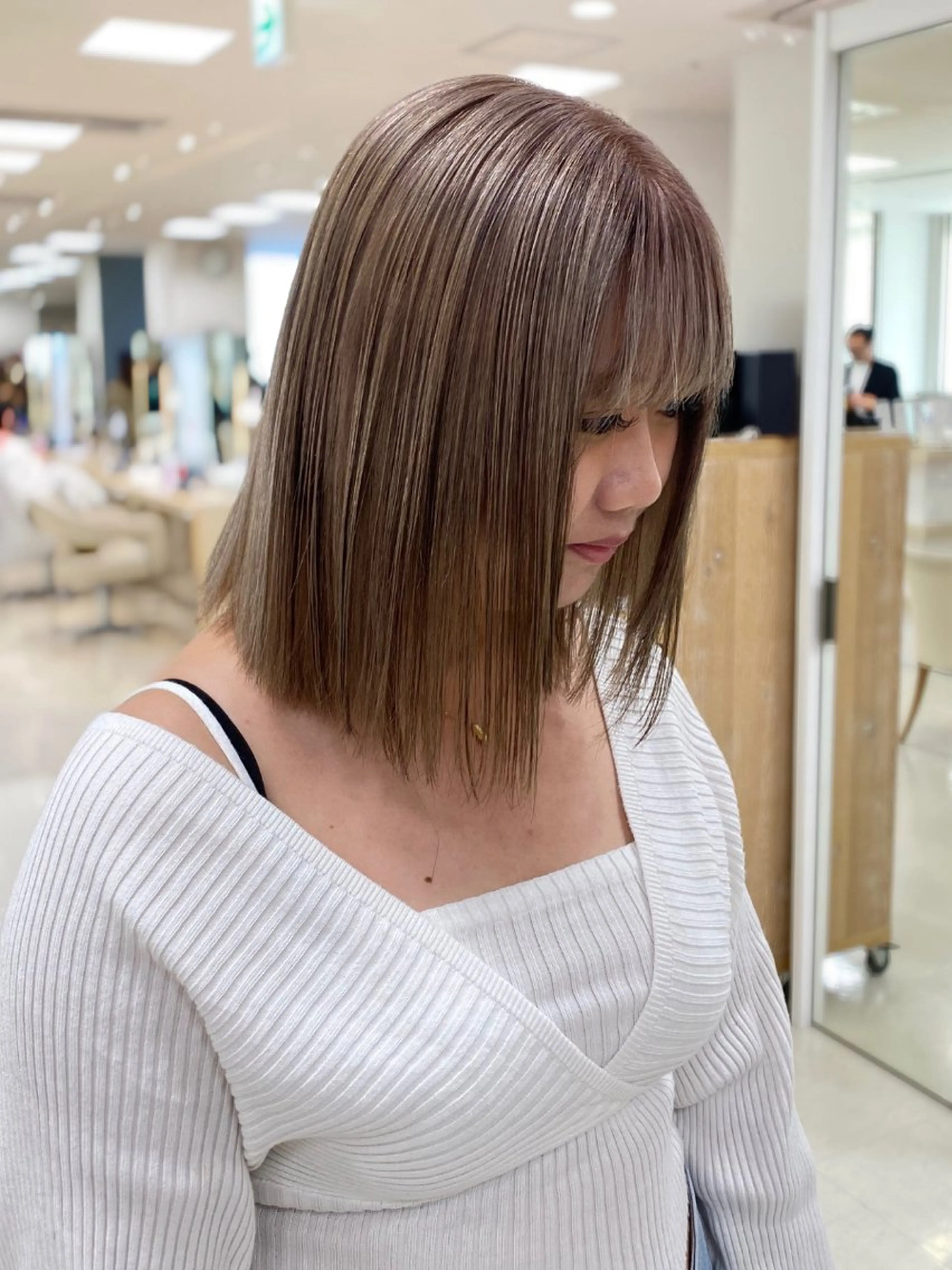 セミロング カラー ベージュカラー ブラウンカラー 銀座メンズNo1🦚 ブリーチ🌿レイヤーのヘアスタイル