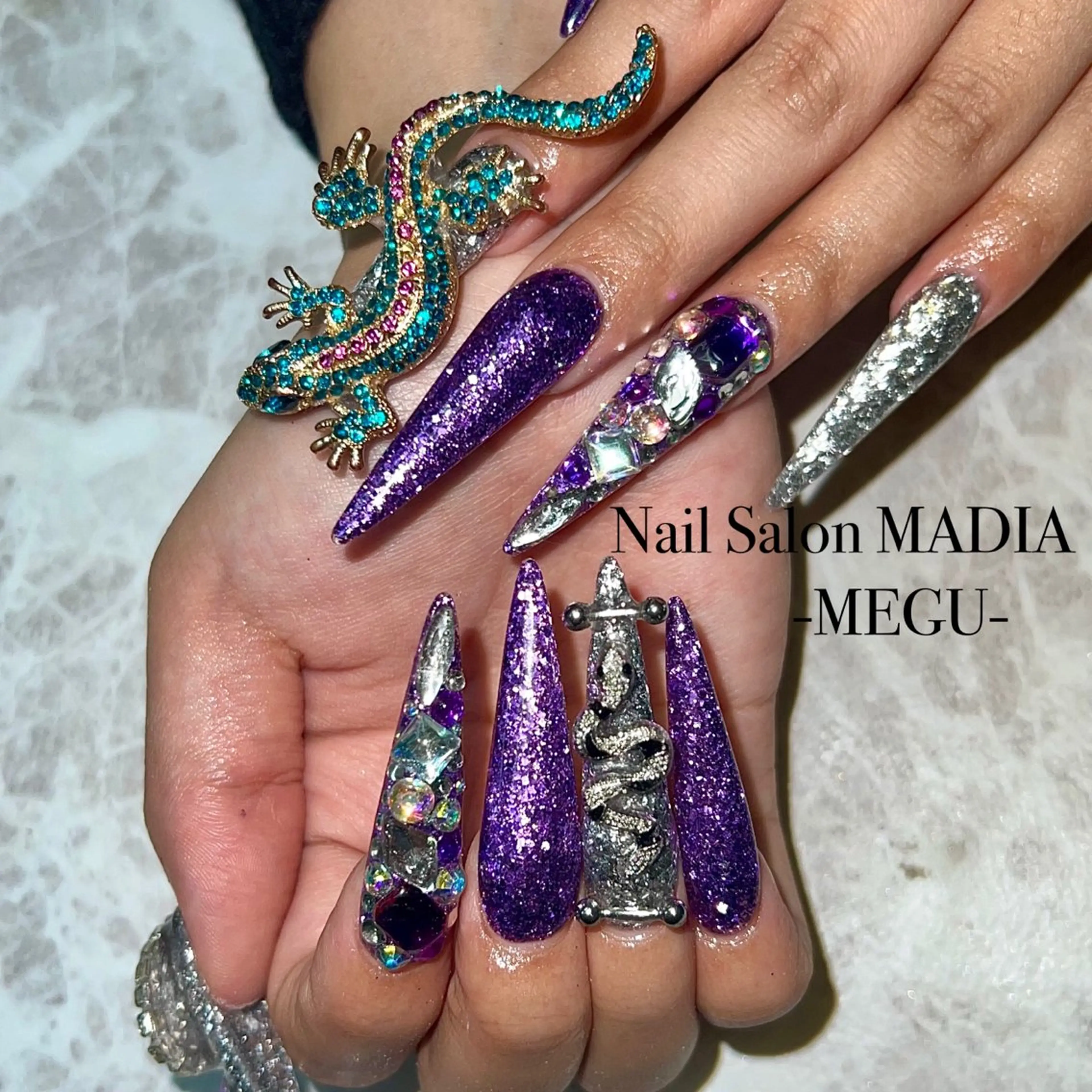 ネイル MADIA藤沢所属・MADIA MEGUのネイルデザイン