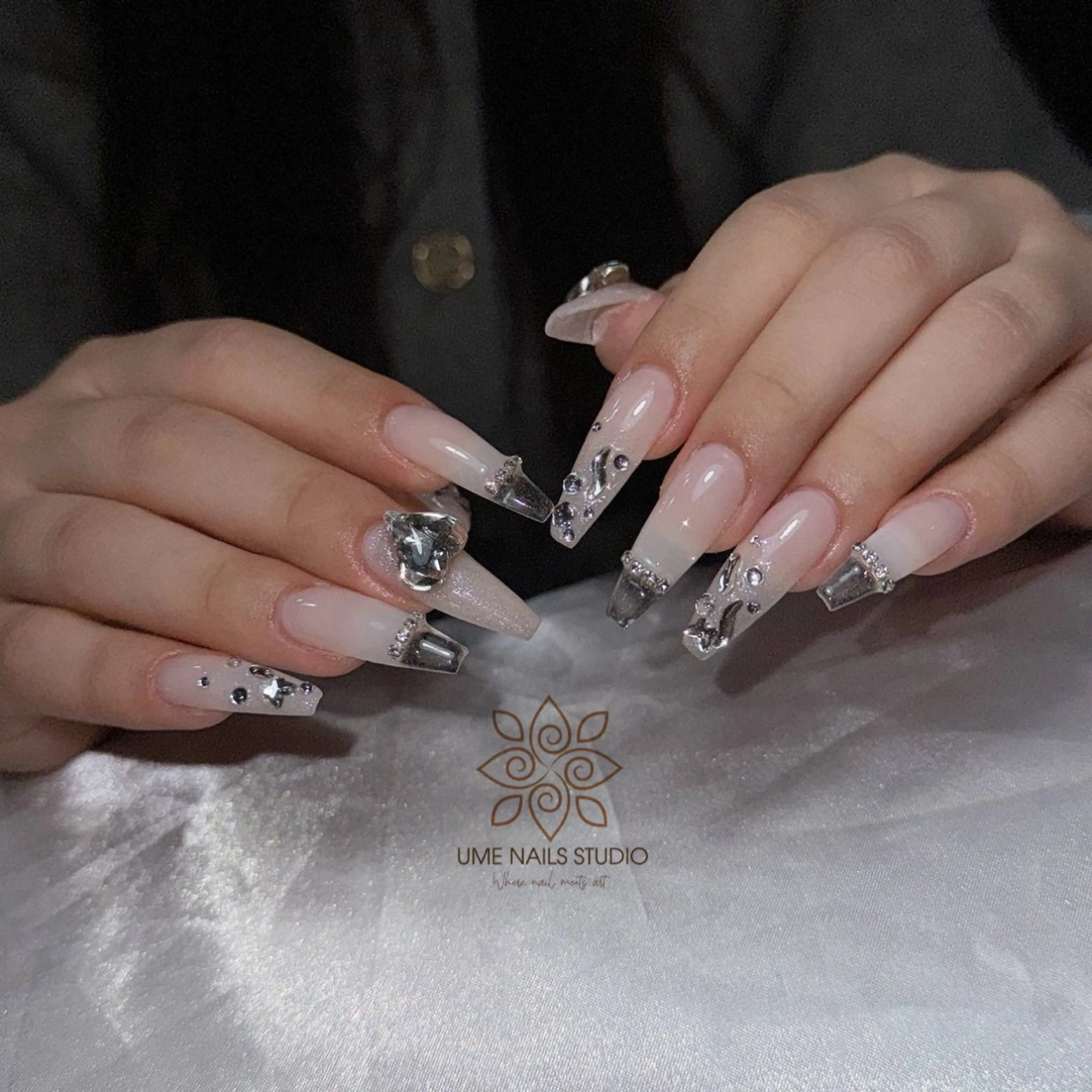 ネイル チークネイル クリアネイル ガーリー キラキラネイル 韓国ネイル ハンドネイル Ume Nail Studioのネイルデザイン