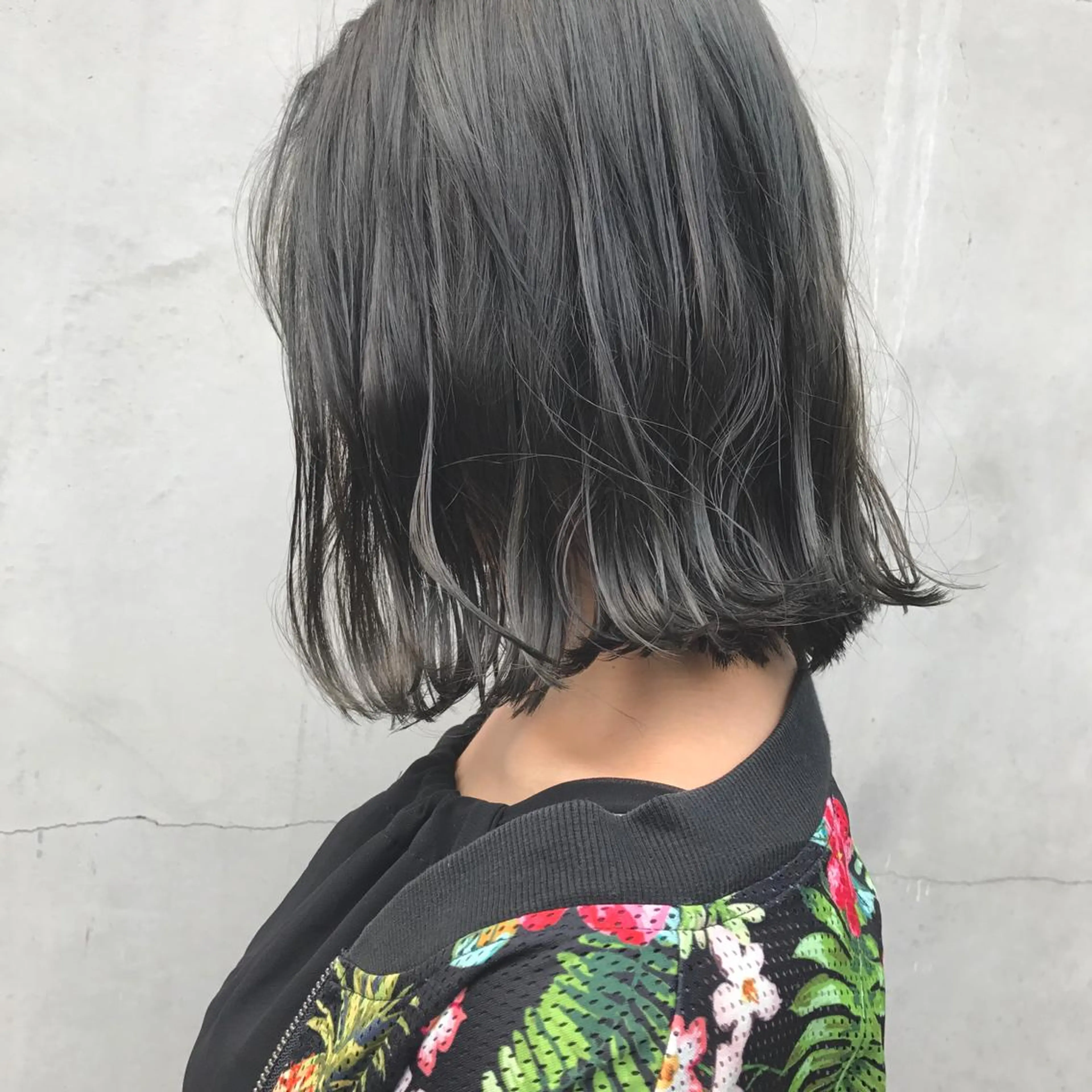 ミディアム カラー ヤスドミ ケイスケのヘアスタイル