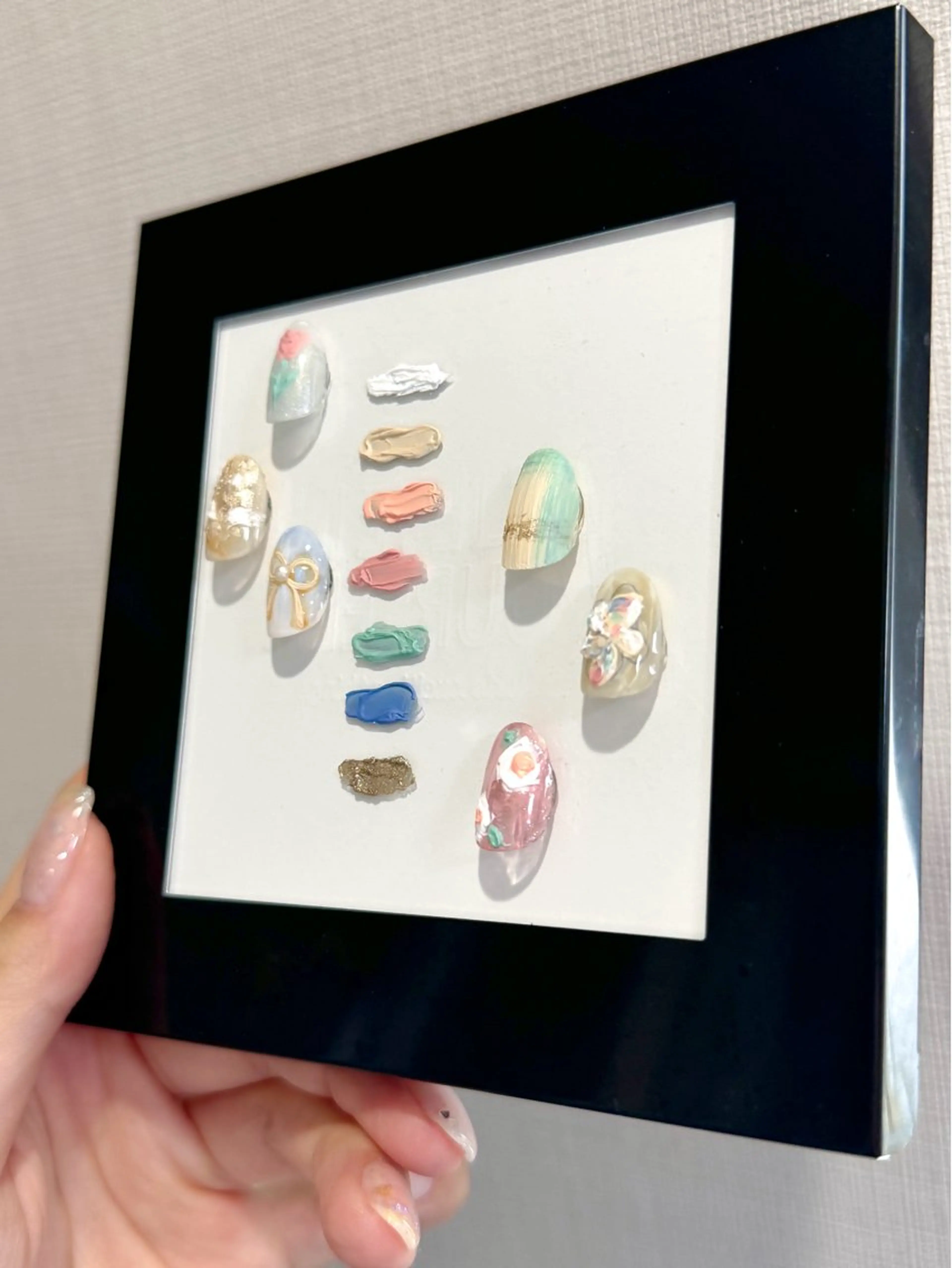 ネイル アートネイル フラワーネイル ゴールド ニュアンスネイル ぷっくりネイル ハンドネイル pointillé .ayaのネイルデザイン