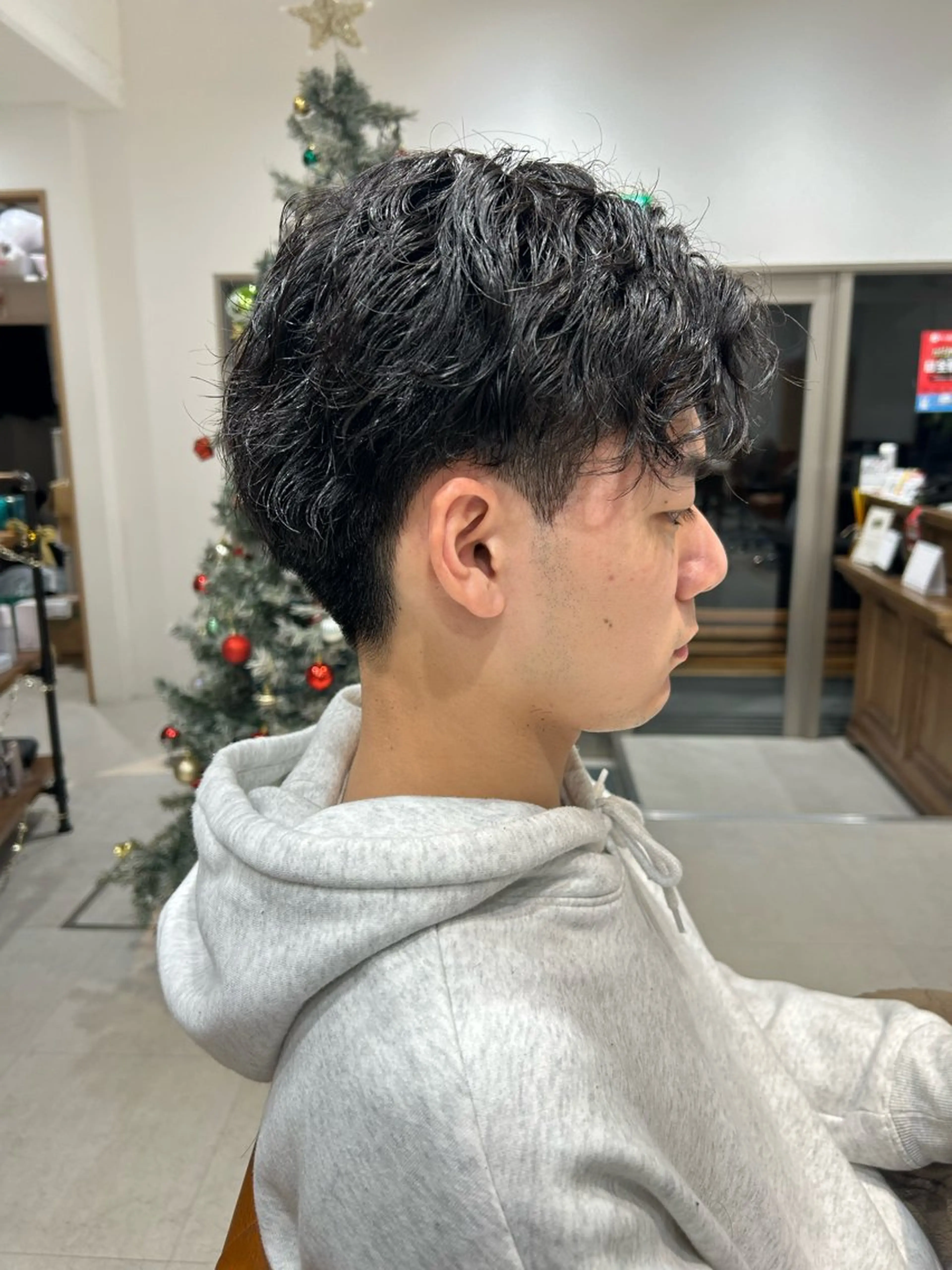 ショート パーマ メンズ メンズパーマ スパイラルパーマ カット パーマ 山﨑 燦人のヘアスタイル