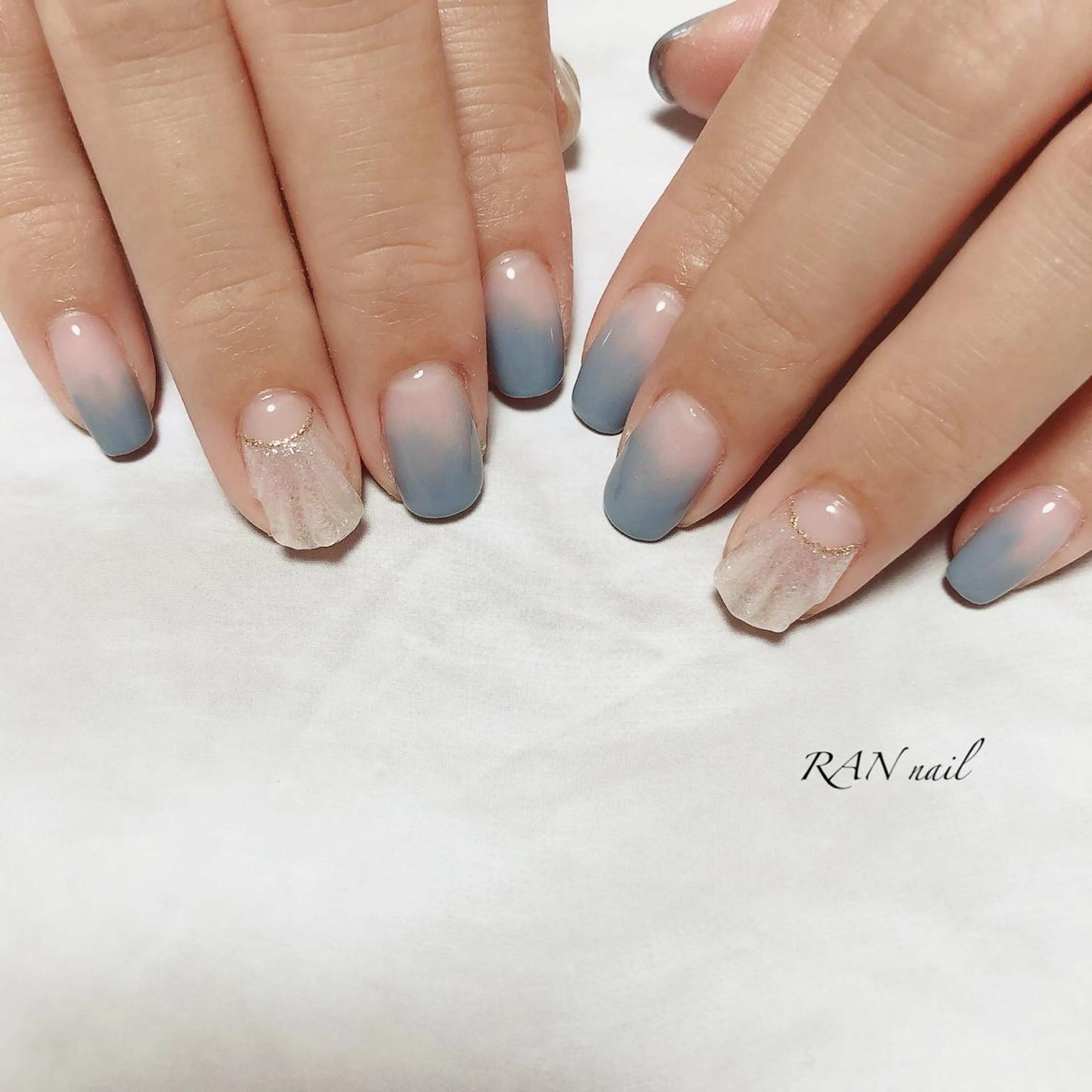 ネイル ブルー ジェルネイル キラキラネイル オフィスネイル シンプルネイル ハンドネイル フットネイル RAN nail 〜ランネイル〜所属・RAN nailのネイルデザイン