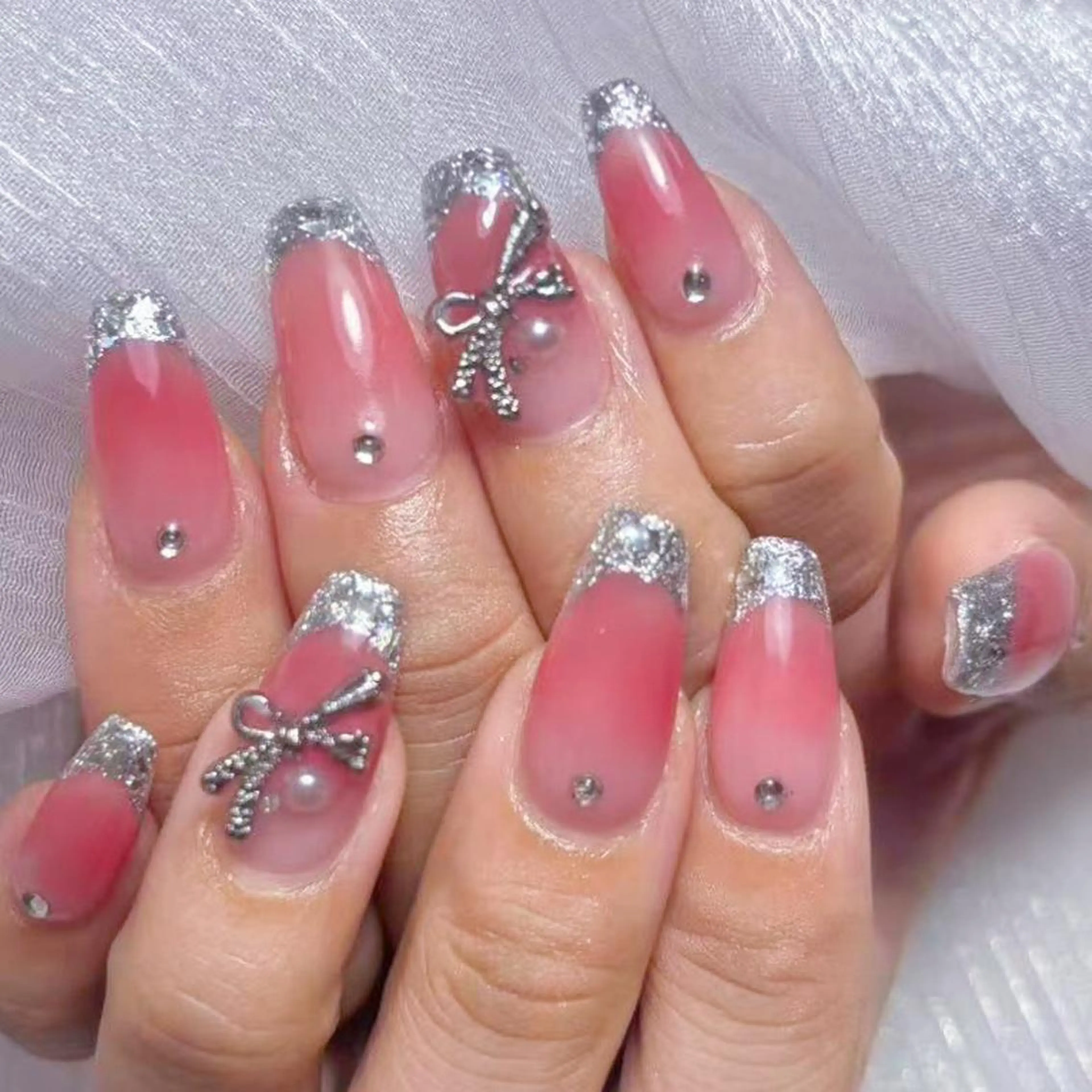 ネイル アートネイル オーロラネイル ガーリー キラキラネイル 韓国ネイル ハンドネイル YOYO 💅のネイルデザイン