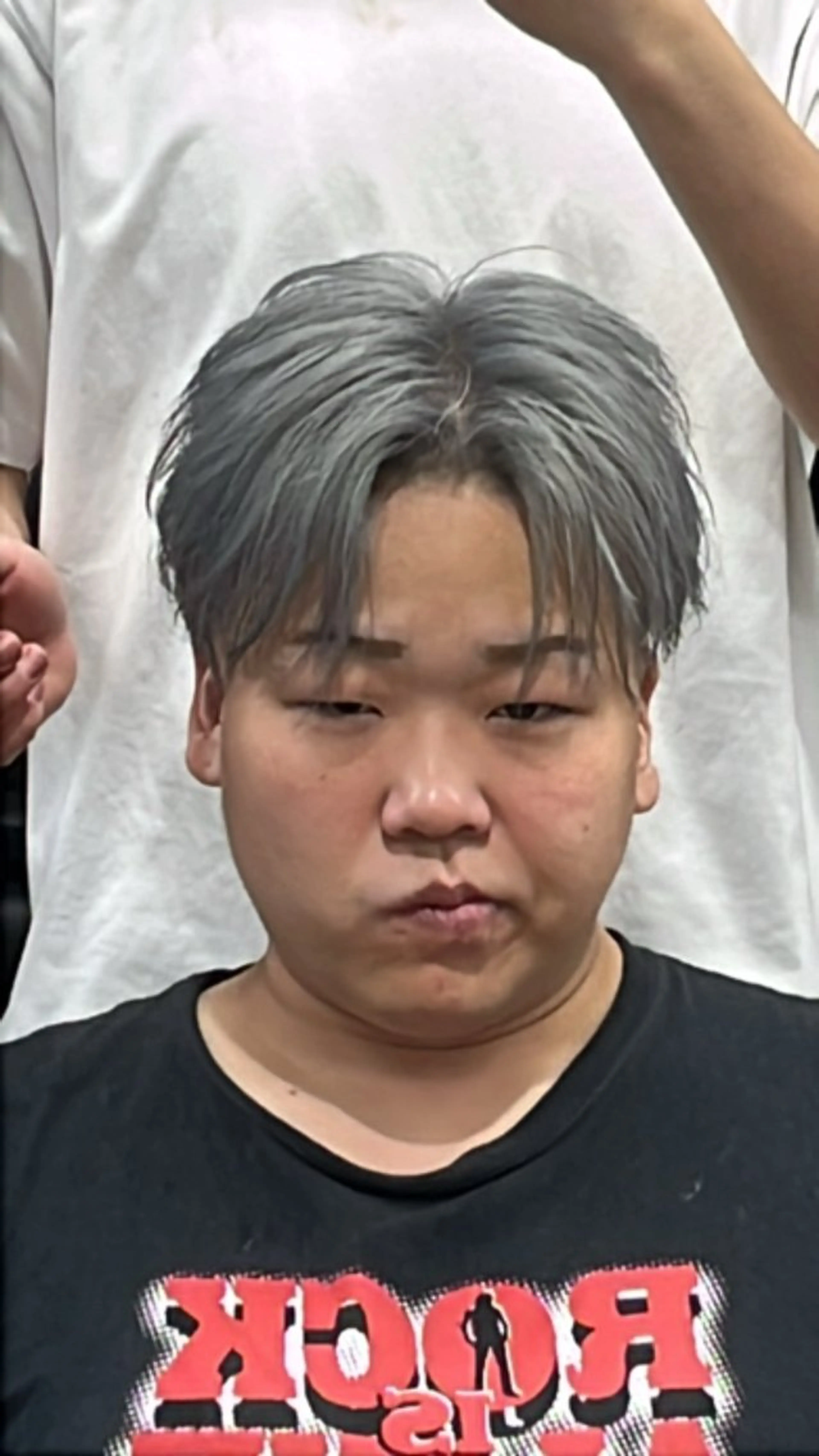 カラー ブリーチ1000円〜 メンズ特化板倉高史郎のヘアスタイル