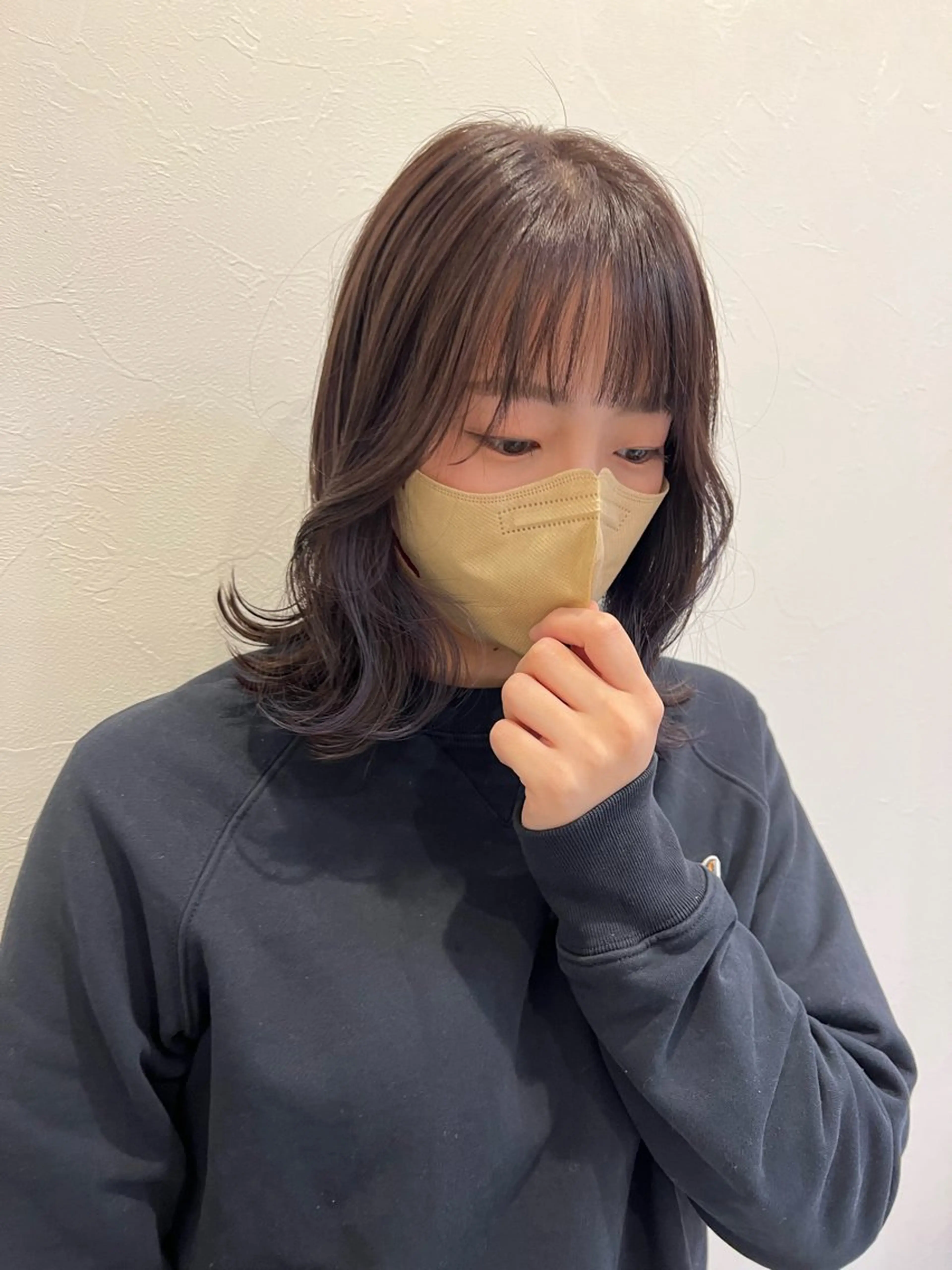 セミロング カラー パープルカラー カット ヘアカラー トリートメント 青栁 穂香のヘアスタイル