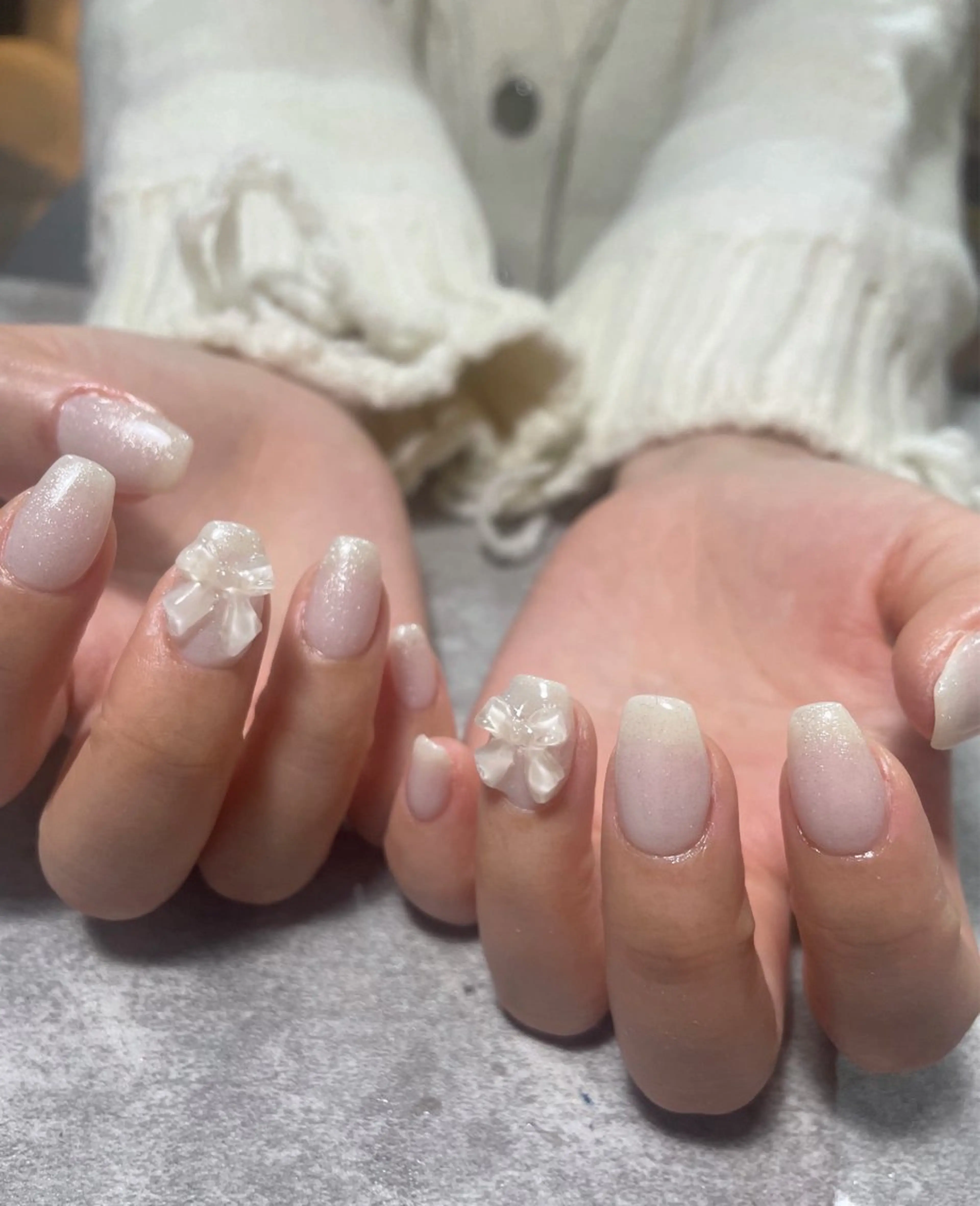 ネイル ラメ(グリッター) マグネットネイル リボン ホワイト 冬ネイル ハンドネイル ma riのネイルデザイン