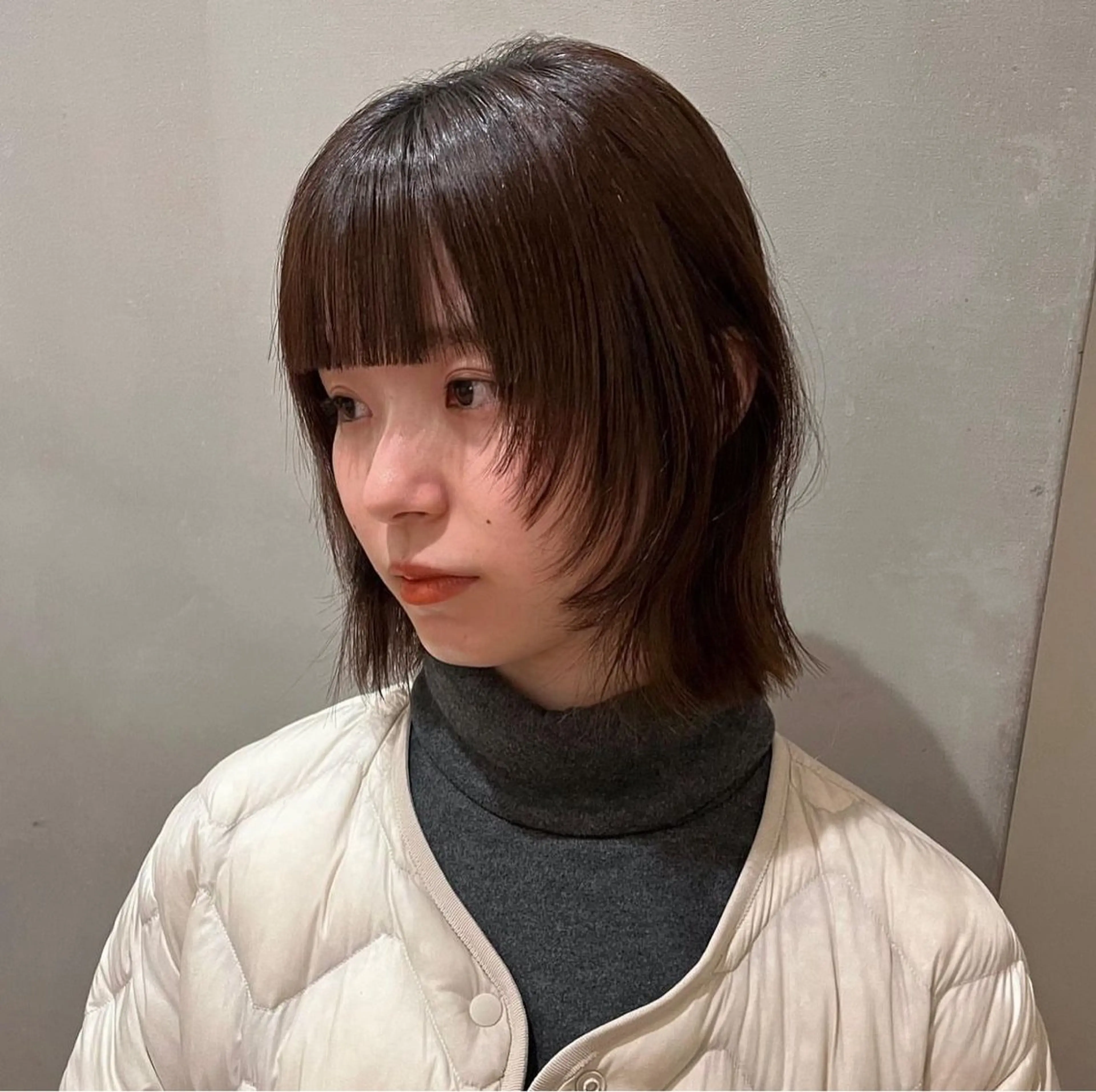 ショート ボブ 顔まわりレイヤー 顔周りカット レイヤーカット kuma /透明感カラーのヘアスタイル