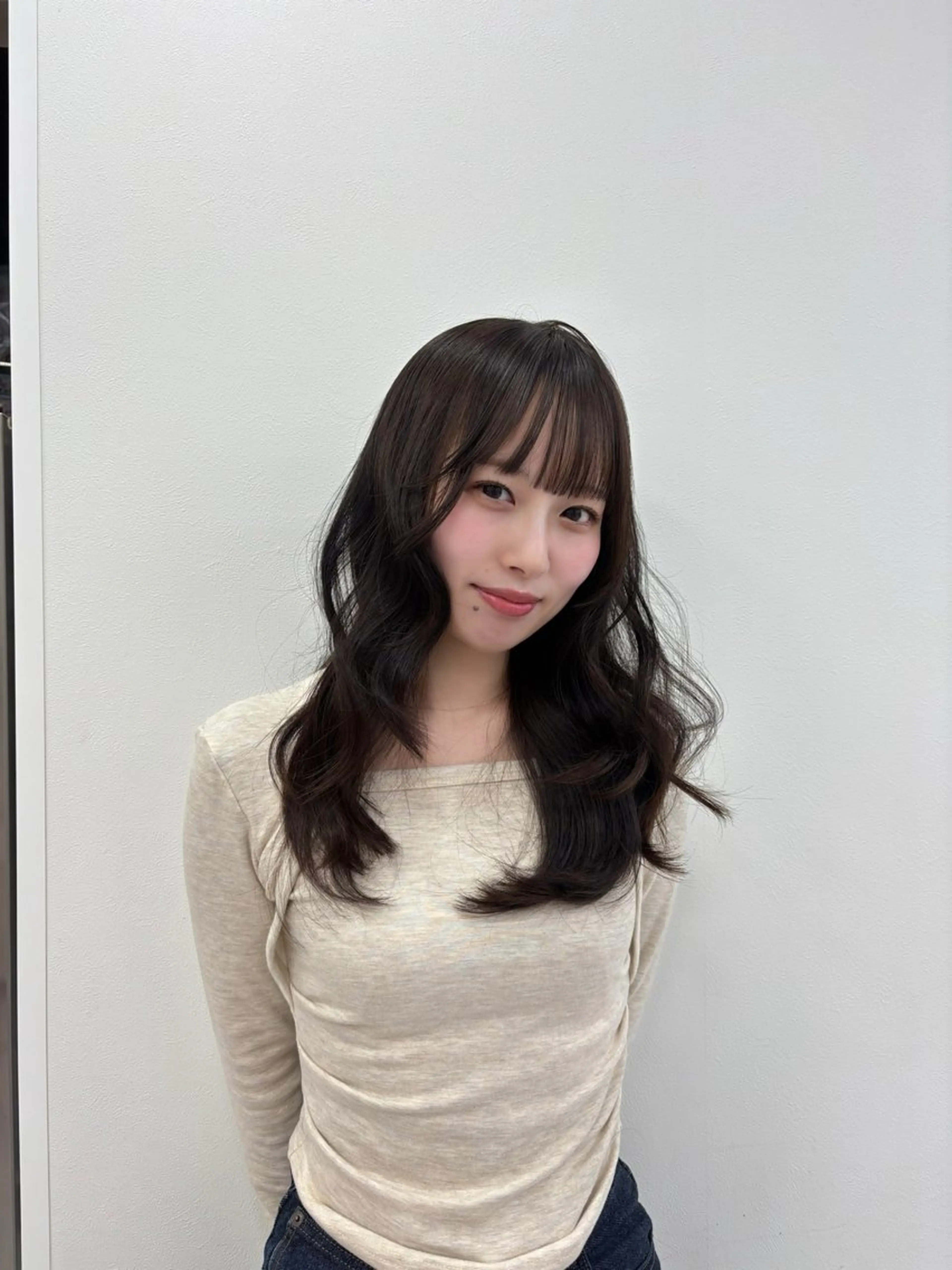 セミロング カラー カット ヘアカラー トリートメント ヘッドスパ ヘアセット 韓国レイヤー ハッシュカットのヘアスタイル