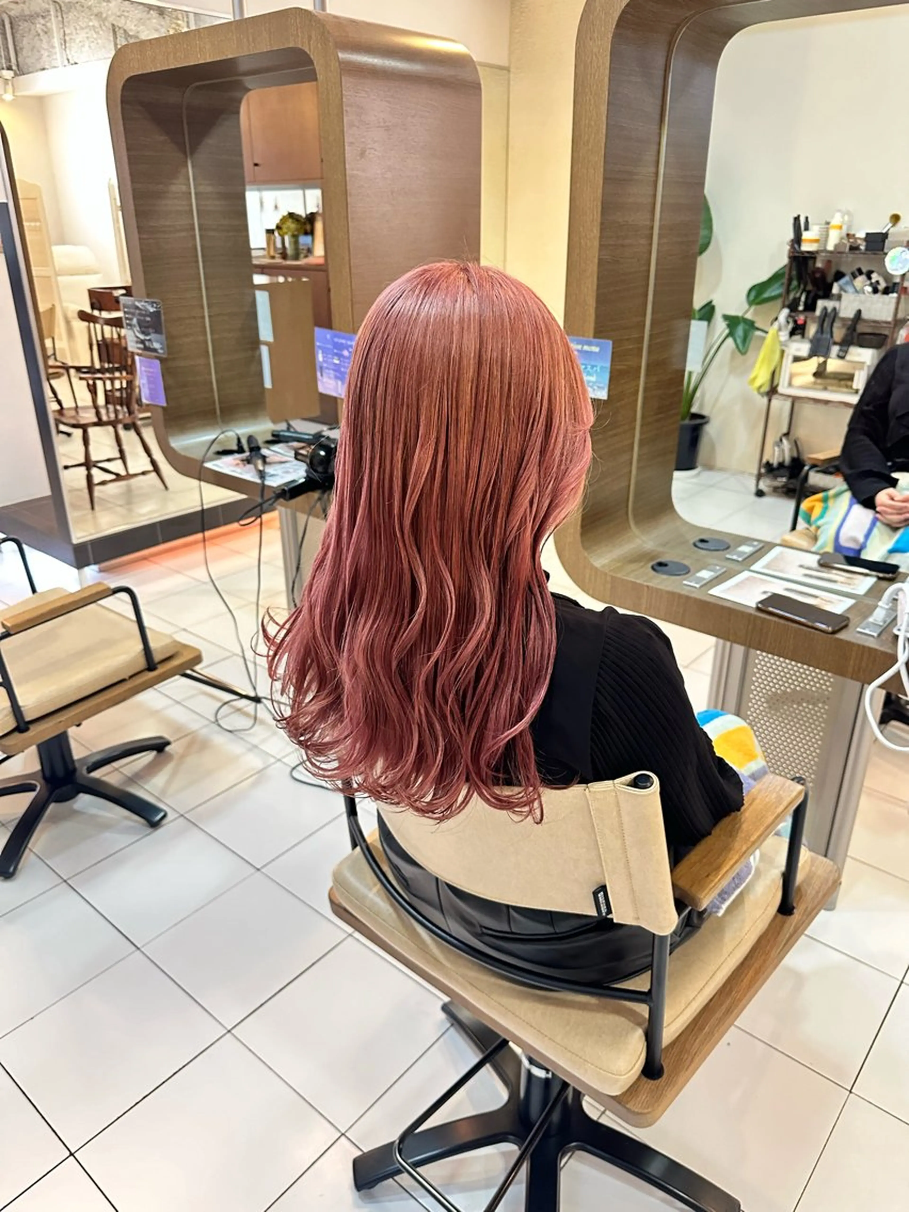 ロング カラー ベージュカラー ピンクカラー ピンクベージュ カット ヘアカラー トリートメント アニメオタク美容師✂ miharuのヘアスタイル