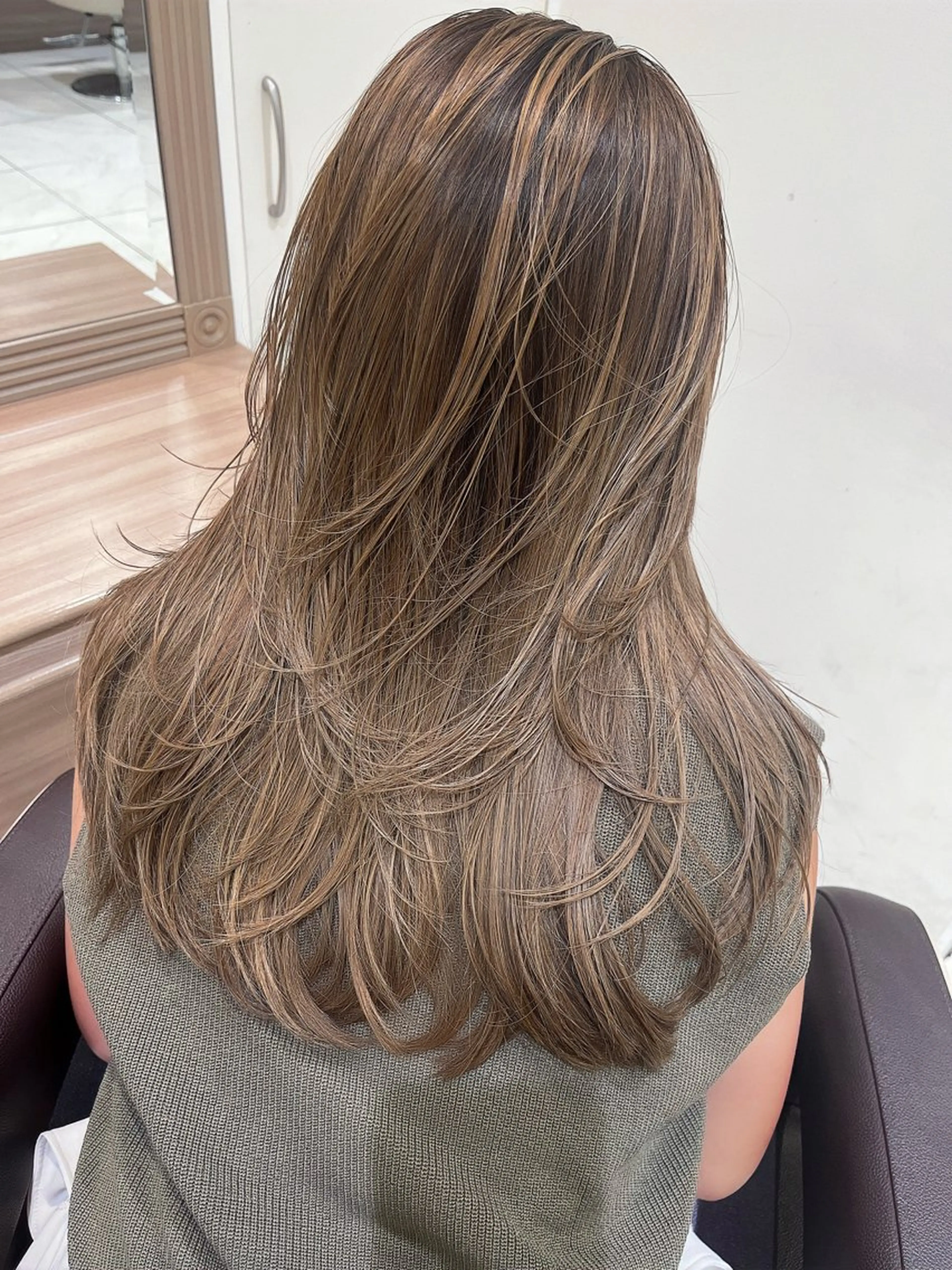 ロング 💎レイヤー／メンズ 💎沢田琴音のヘアスタイル