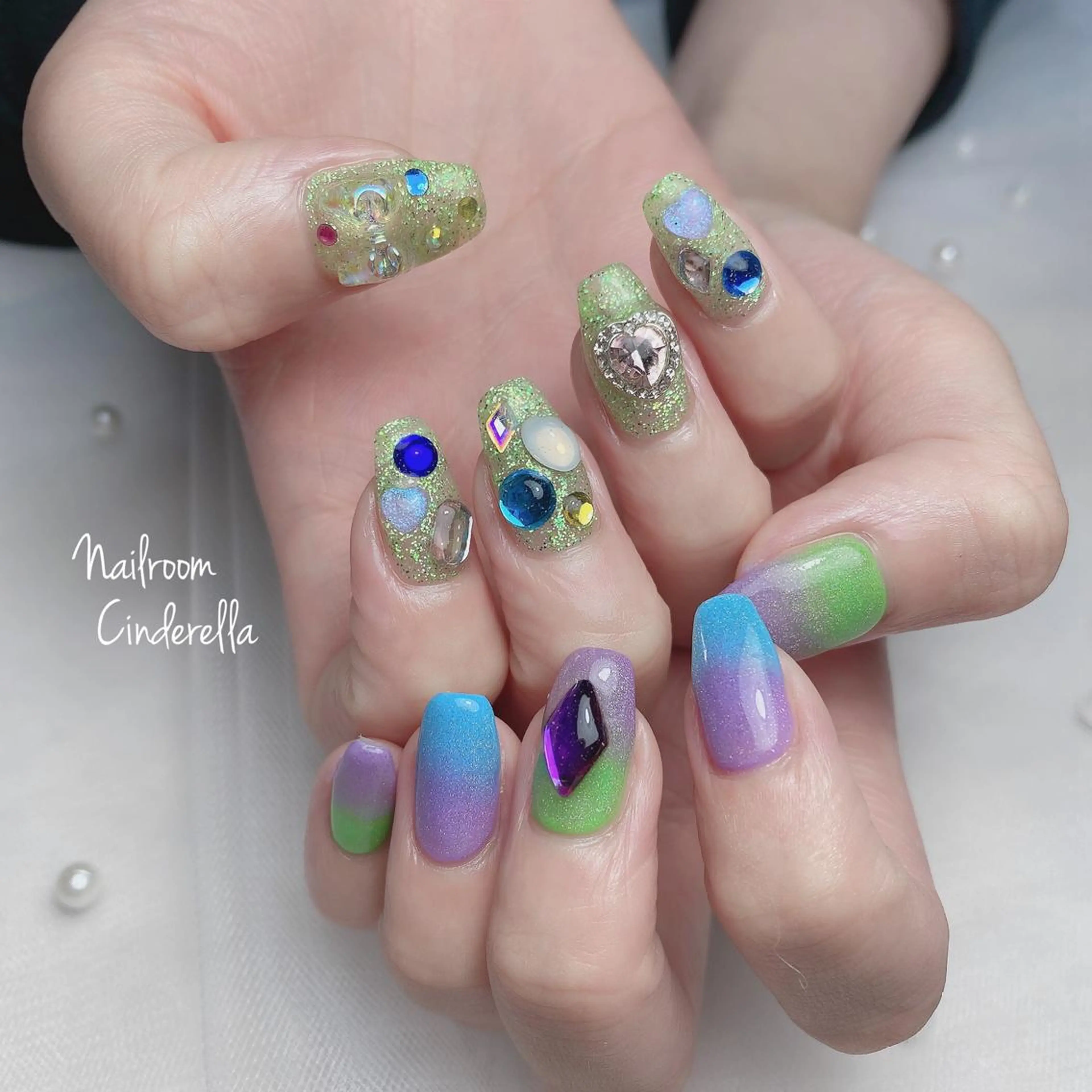ネイル キラキラネイル Nailroom. Cinderellaのネイルデザイン