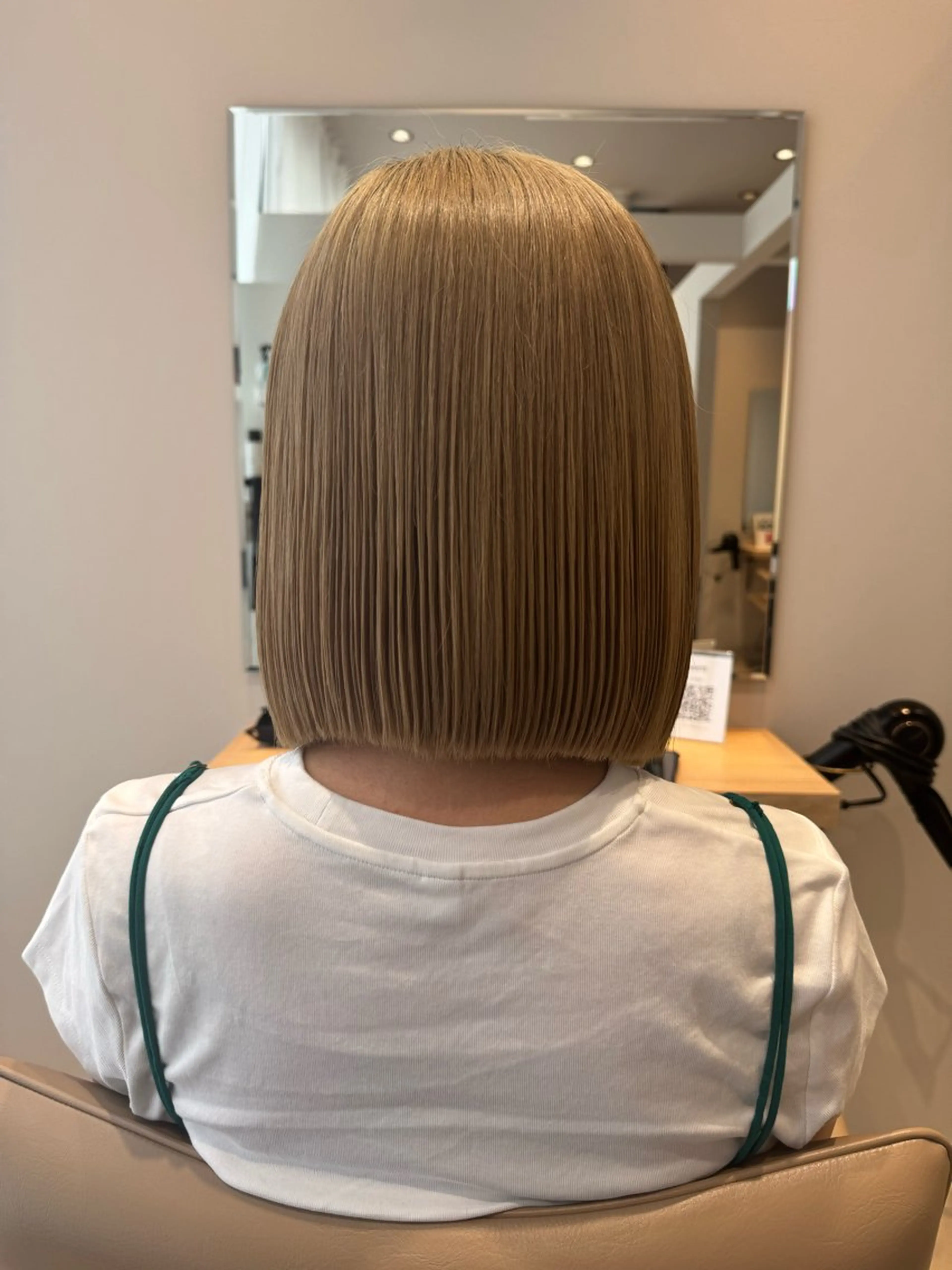 ミディアム ボブ カット Eleanor spa&treatment 札幌店内にあるシェアサロン【WHITE】所属・シルクハイトーン / 髪質改善🦋MIKUのヘアスタイル