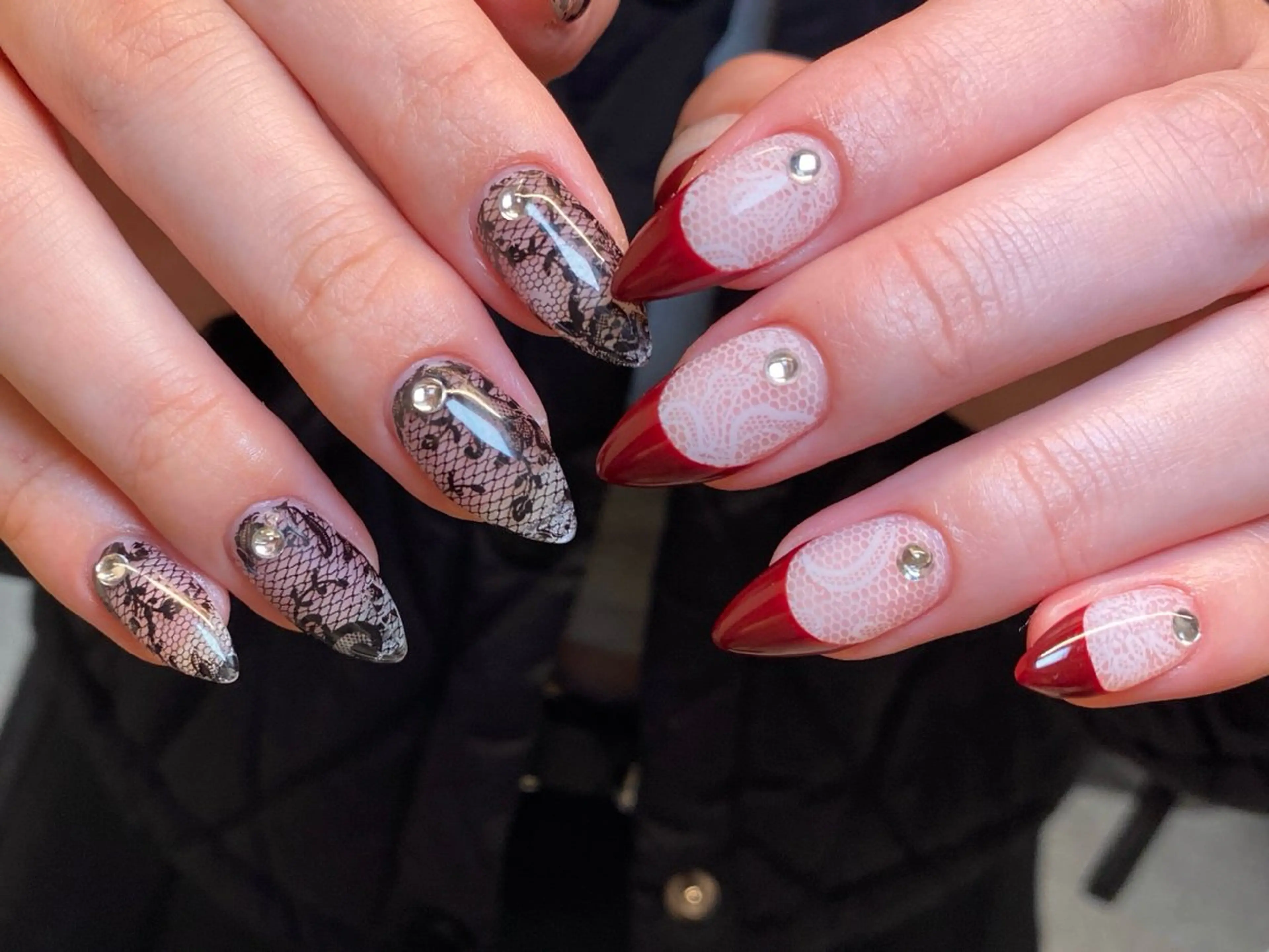 ネイル チークネイル 成人式 ドット フレンチネイル ジェルネイル ゆず Nail Salonのネイルデザイン
