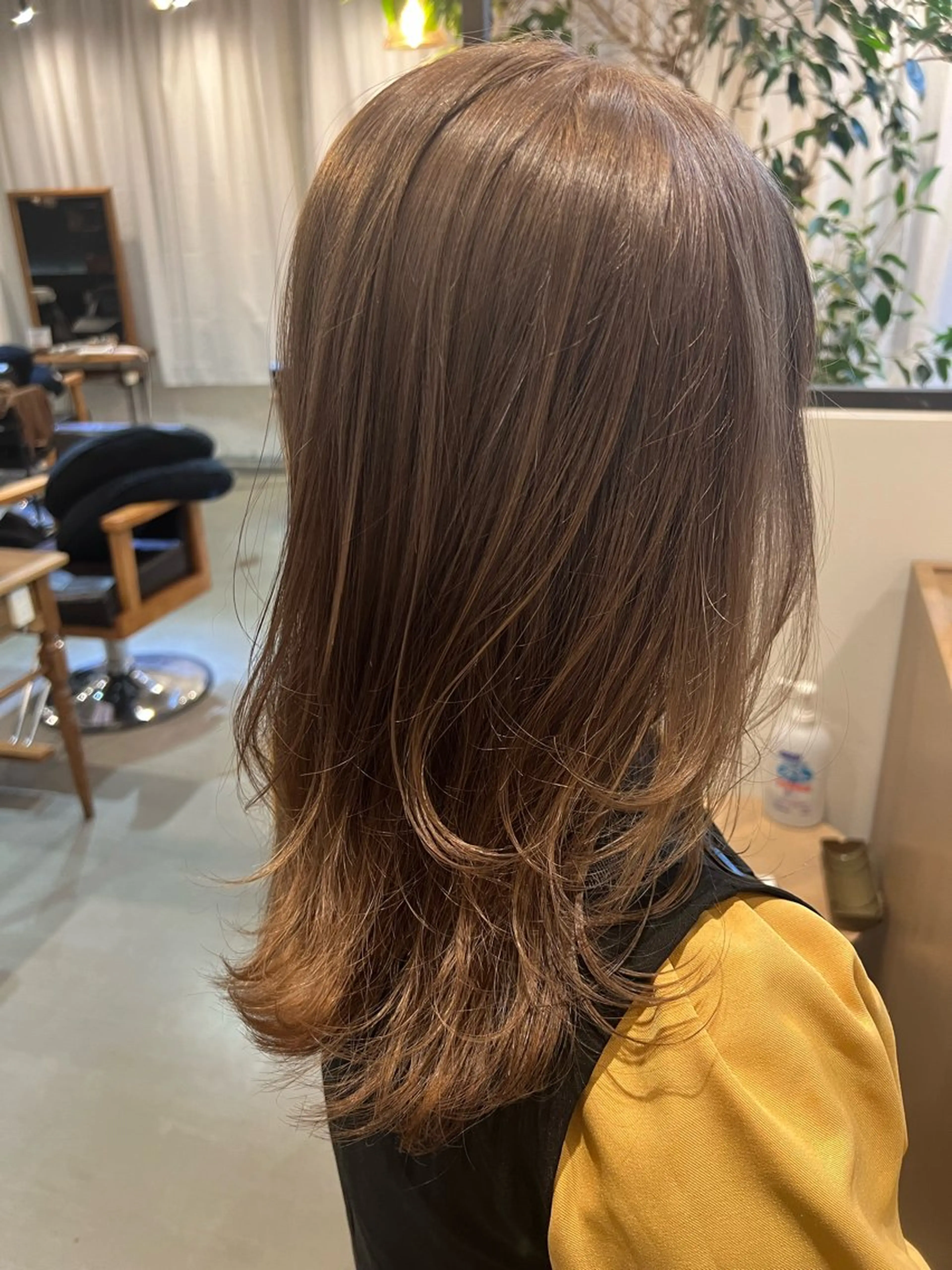 ミディアム カラー グレージュ ヘアカラー トリートメント 髪質改善/艶髪カラー 関野文也のヘアスタイル