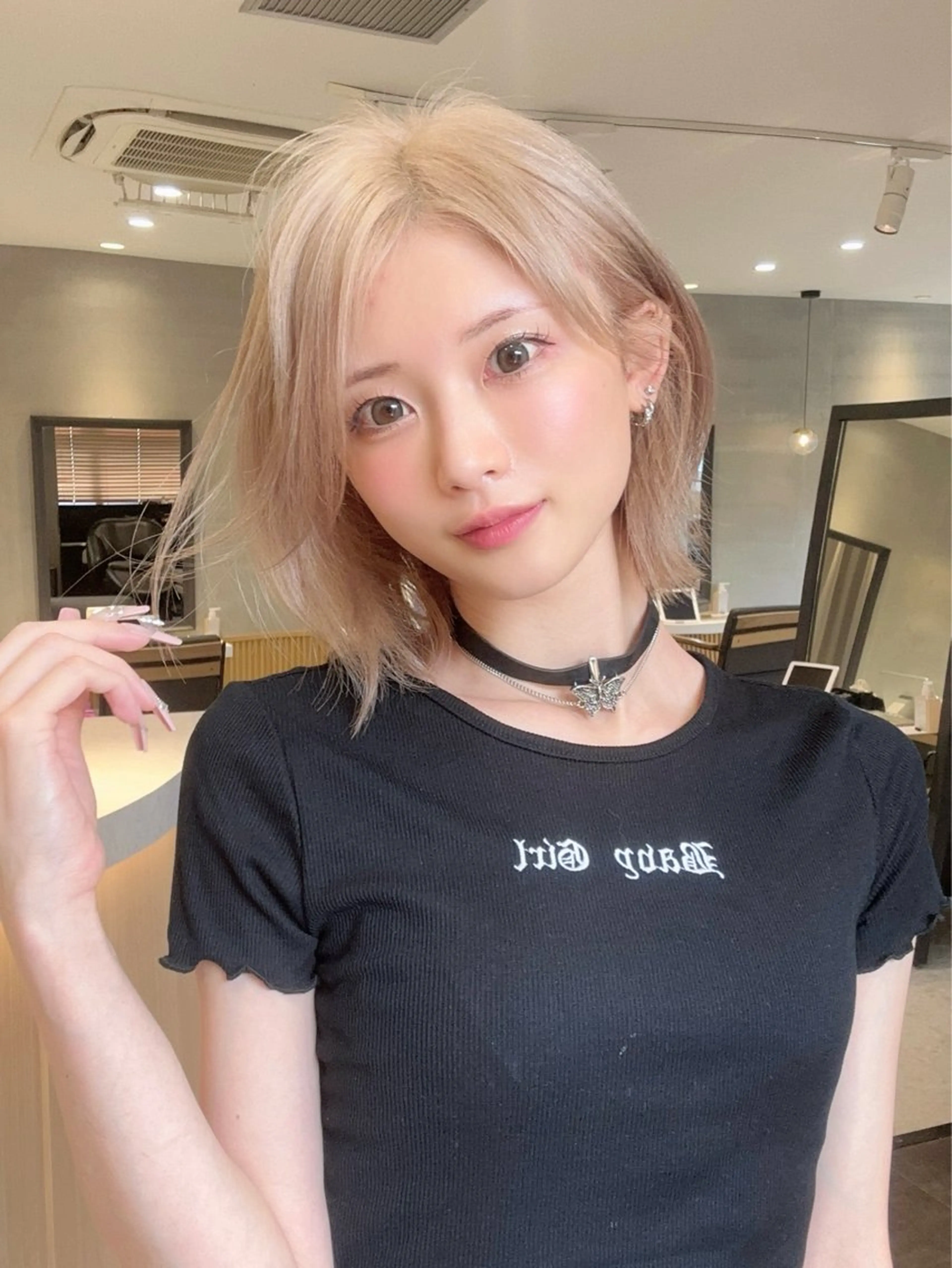 ショート カラー ヘアカラー トリートメント 💛美髪ハイトーン LEON🩶のヘアスタイル