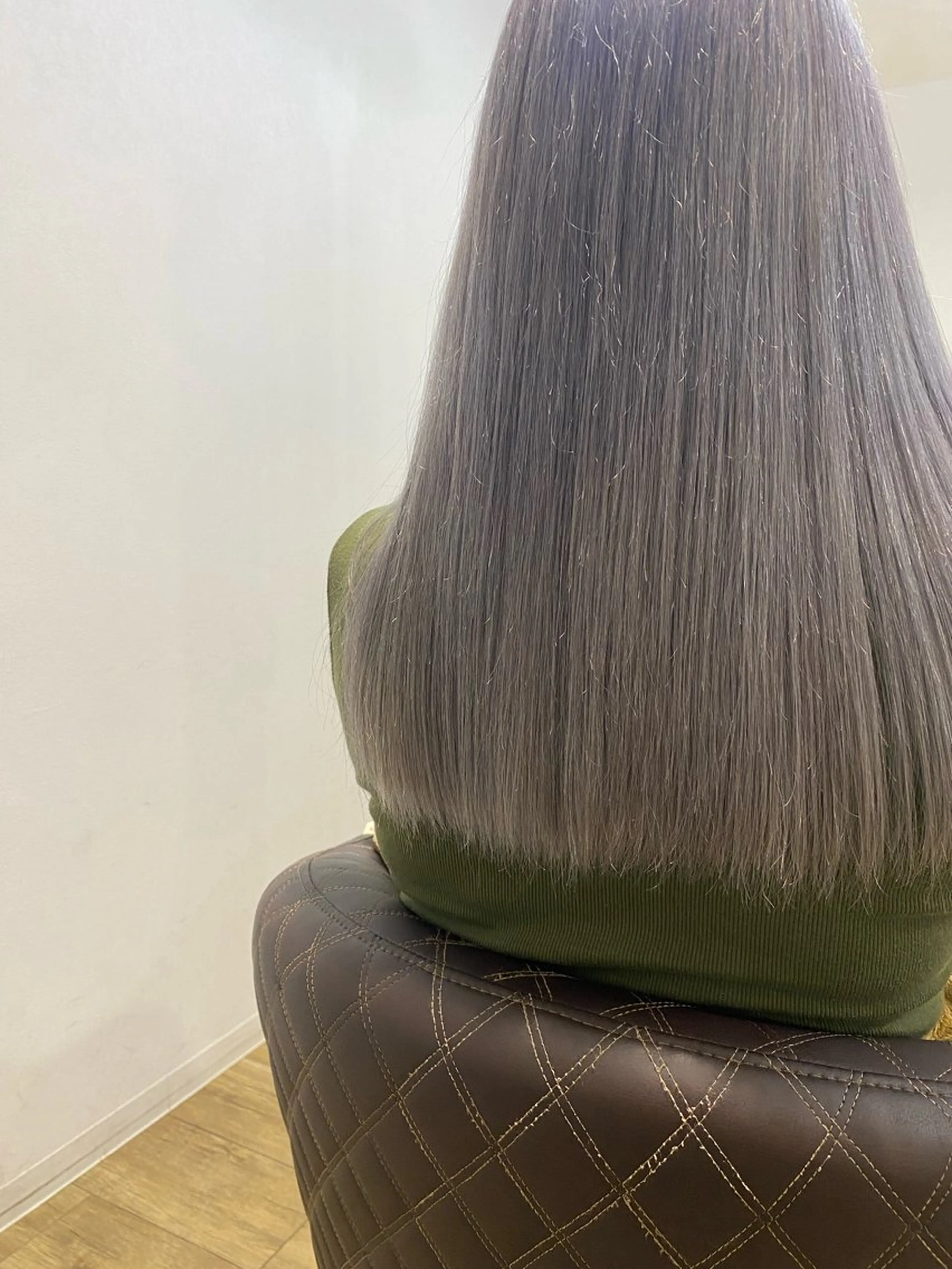 ロング カラー シルバー CIEN lime所属・松下 育未のヘアスタイル