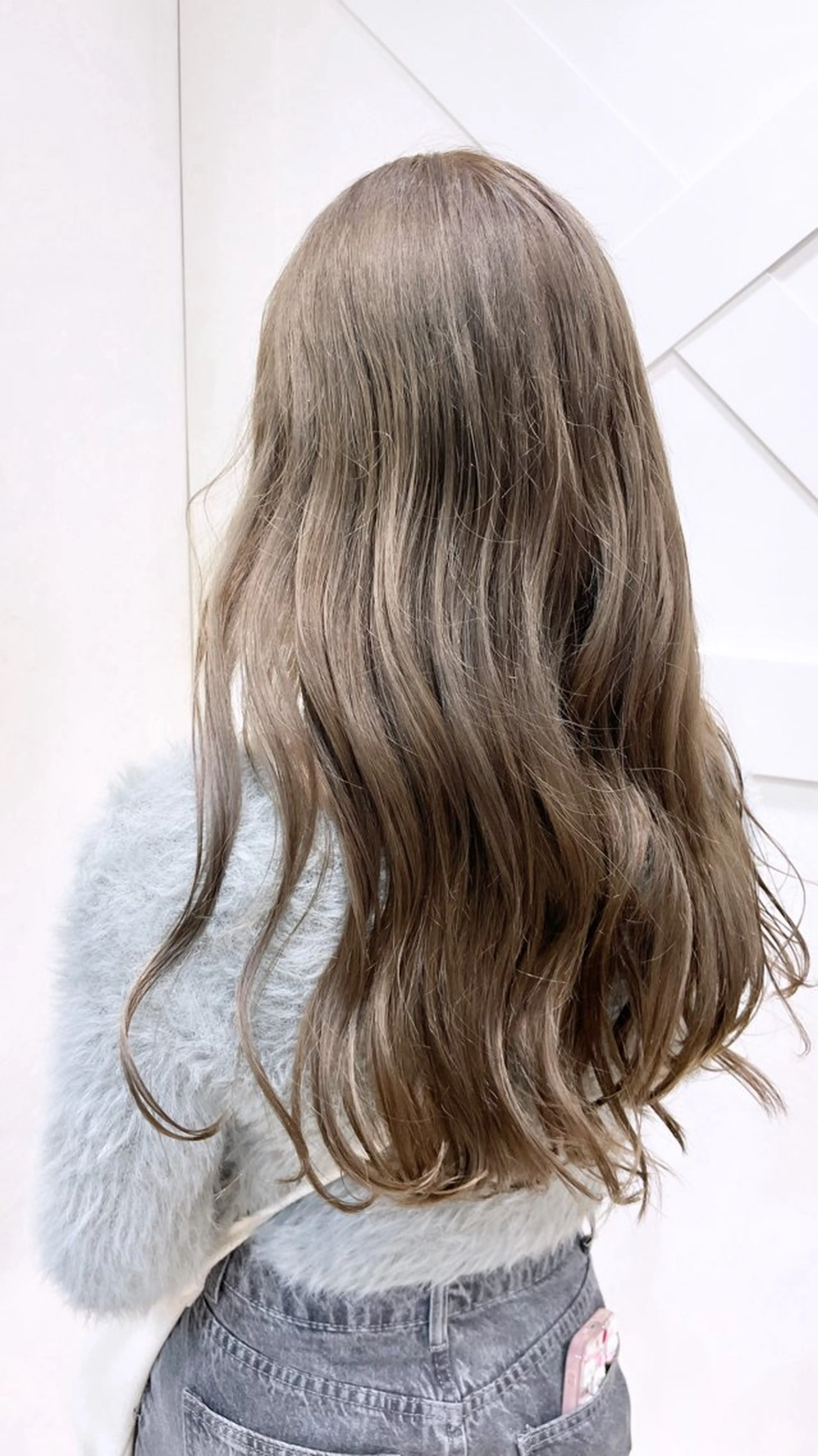 ロング カラー ブリーチ グレージュ ハイトーンカラー ヘアカラー ブロンドケアブリーチ カラーシールエクステのヘアスタイル