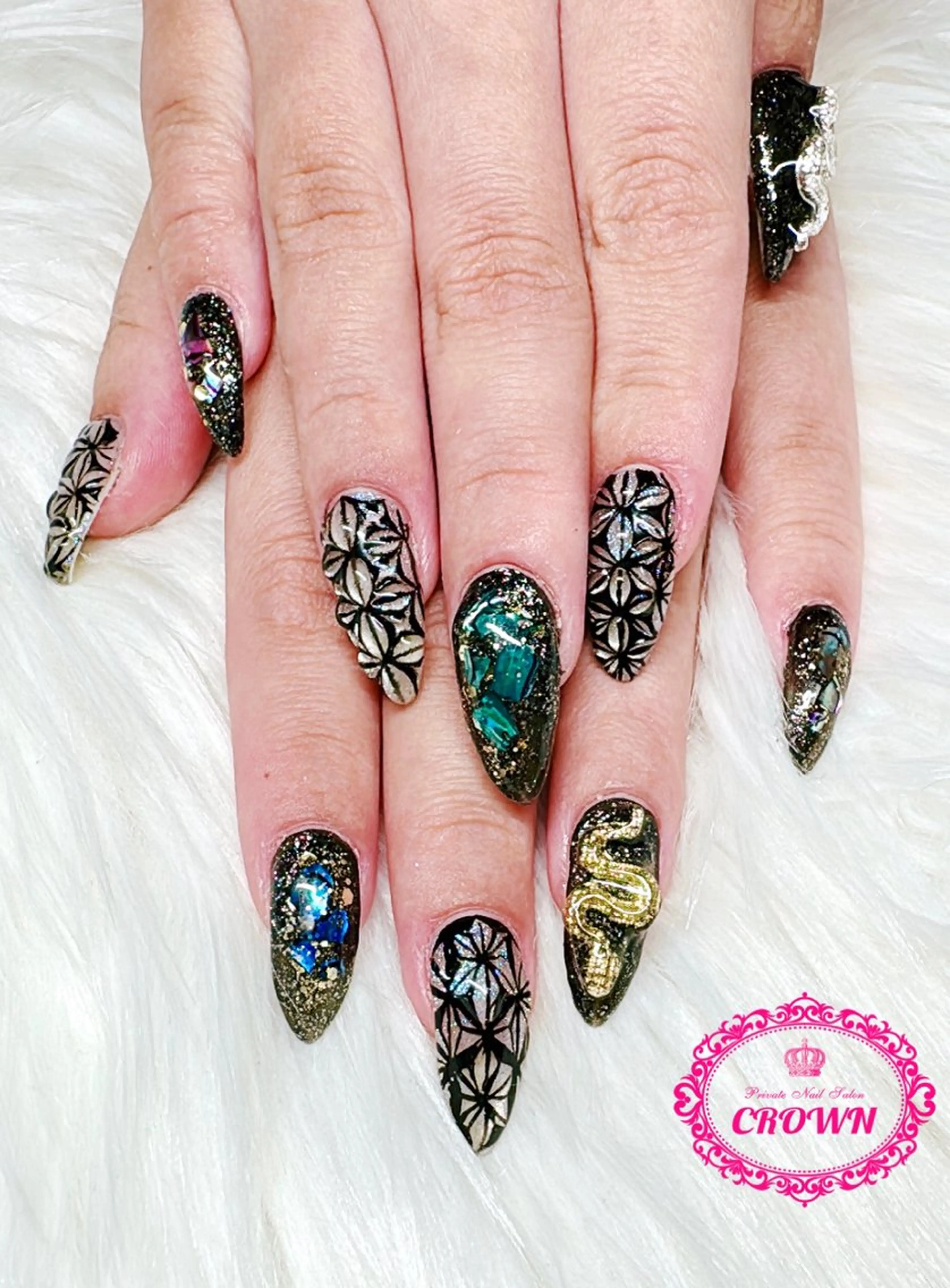 ネイル CROWN プライベートサロンのネイルデザイン