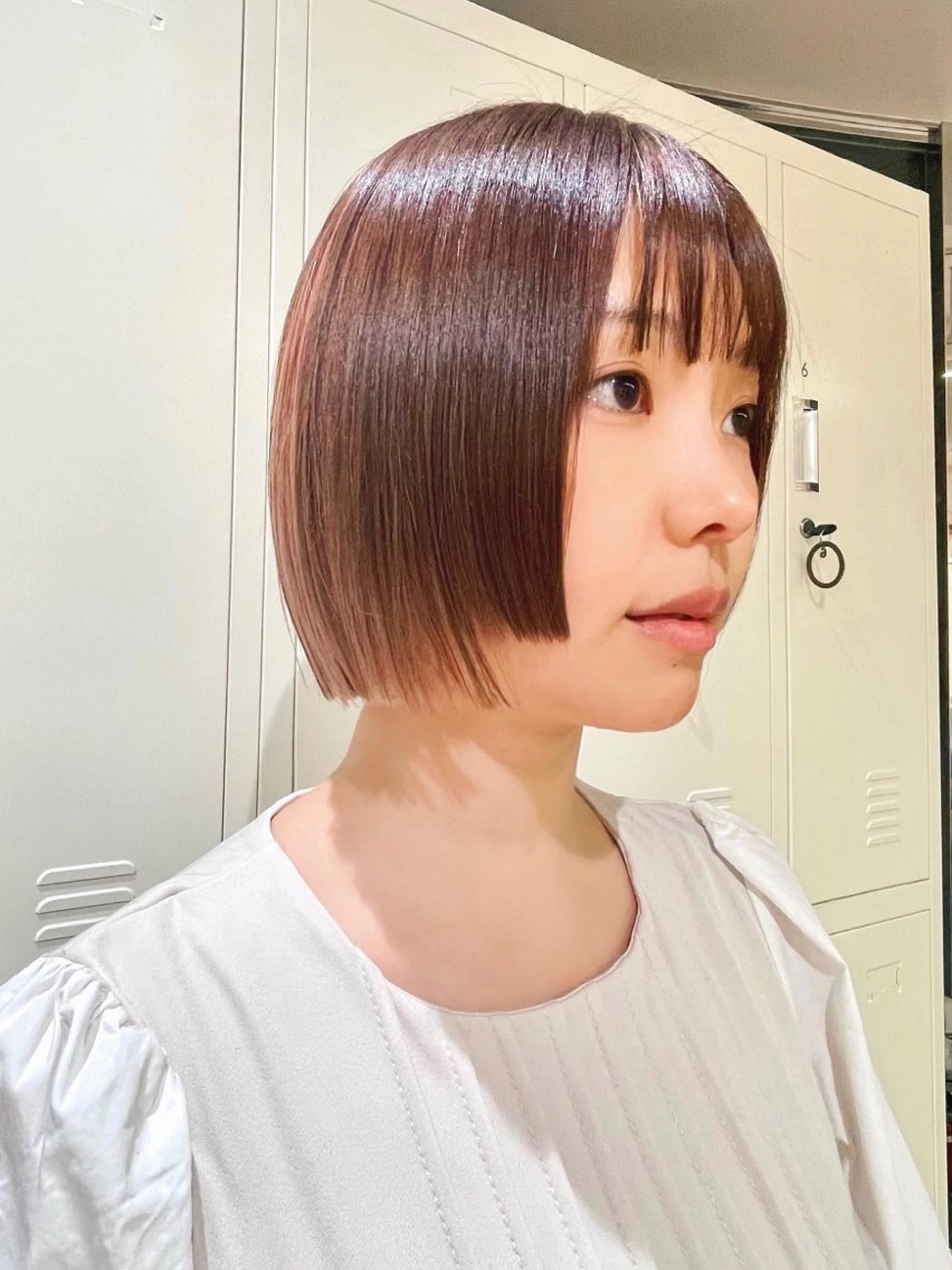 ミディアム カラー 切りっぱなしボブ ボブ カット ヘアカラー トリートメント ショートボブ/カラー 🌟齋藤ほのかのヘアスタイル