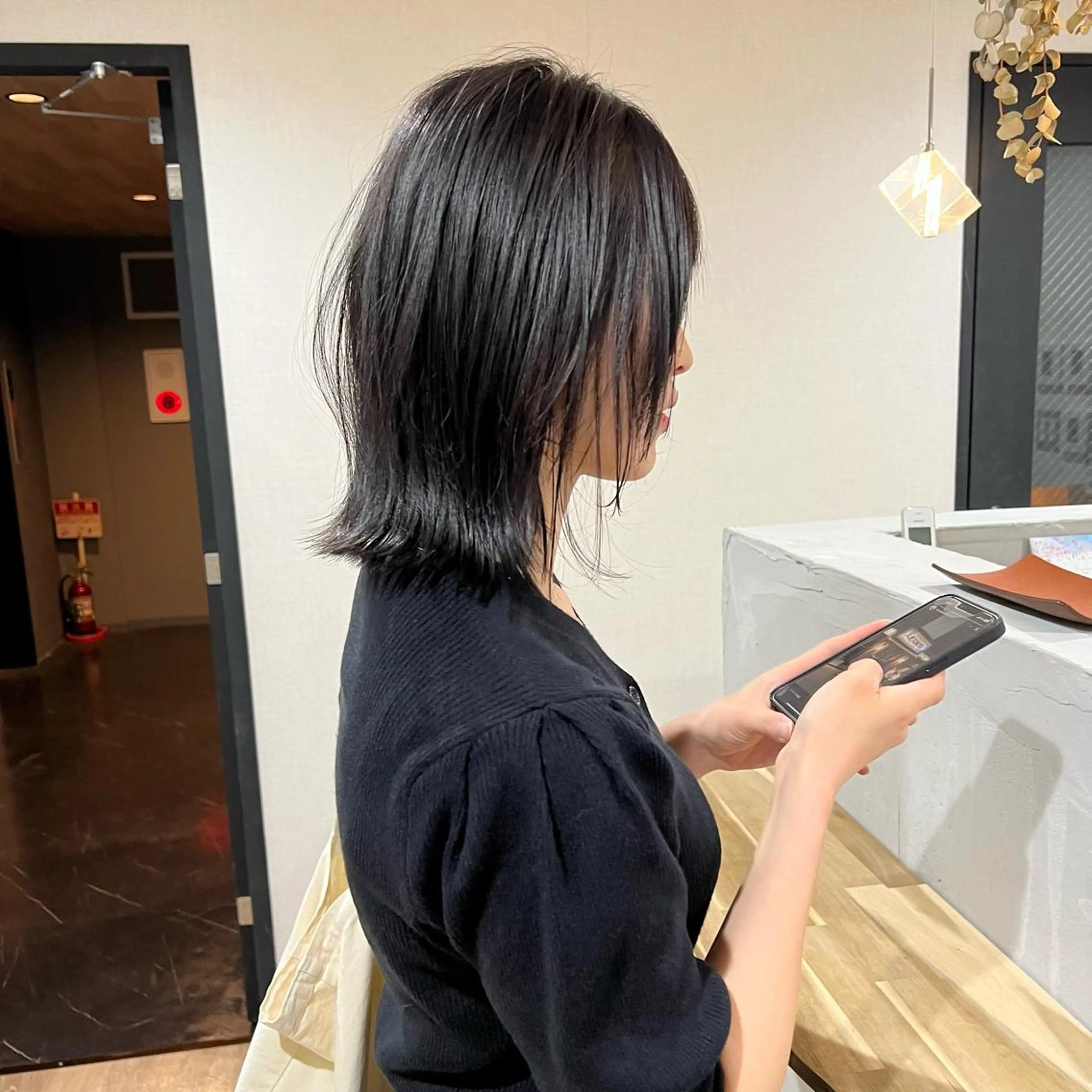 ショート カラー ダークグレー ダークグレージュ グレージュ 伸ばしかけ カット ヘアカラー トリートメント お顔まわりカット🌱 emo.村松泉綺のヘアスタイル