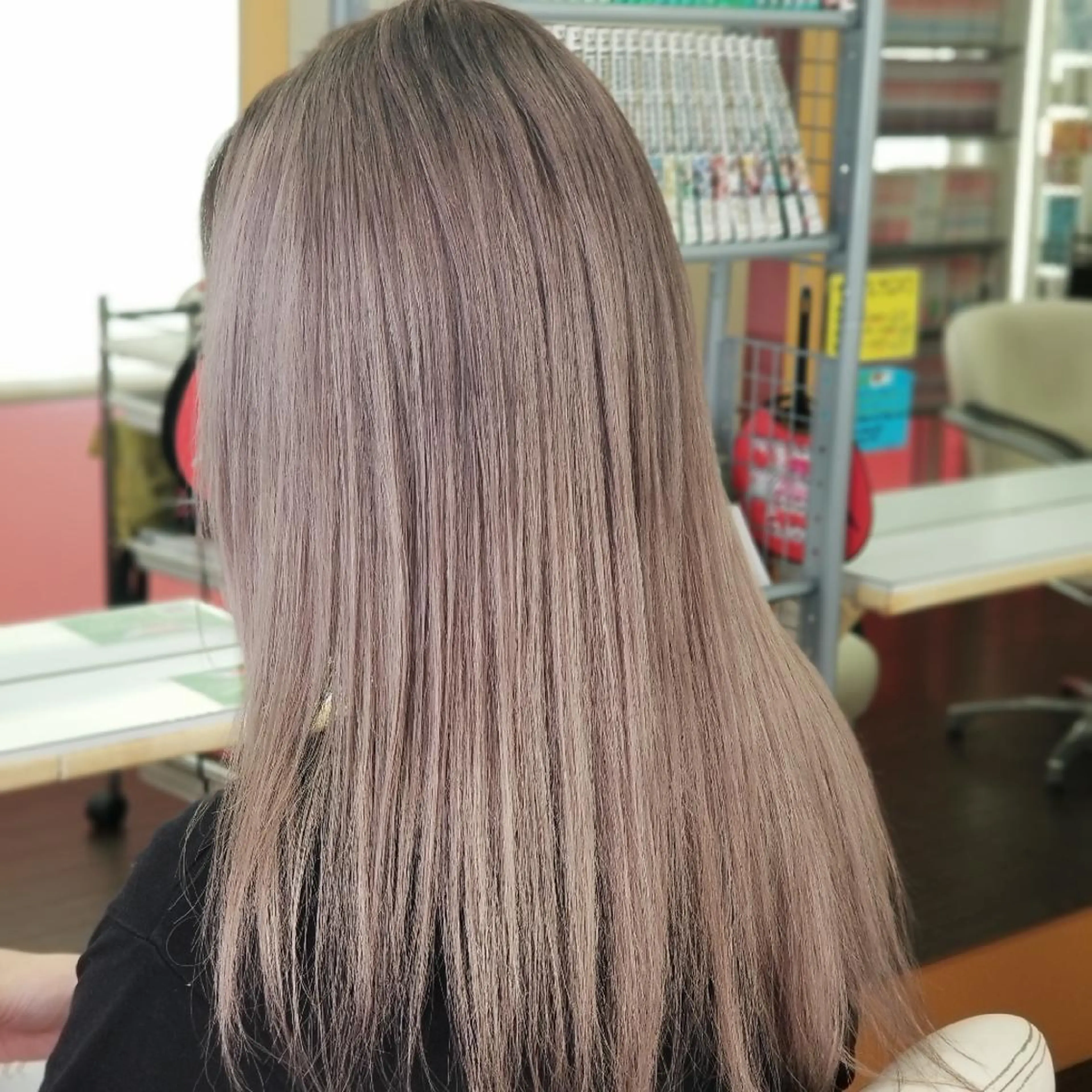 セミロング カラー ブリーチ グレージュ ミルクティーグレージュ ヘアカラー 植田 修平/エクステ /髪質改善カラーのヘアスタイル