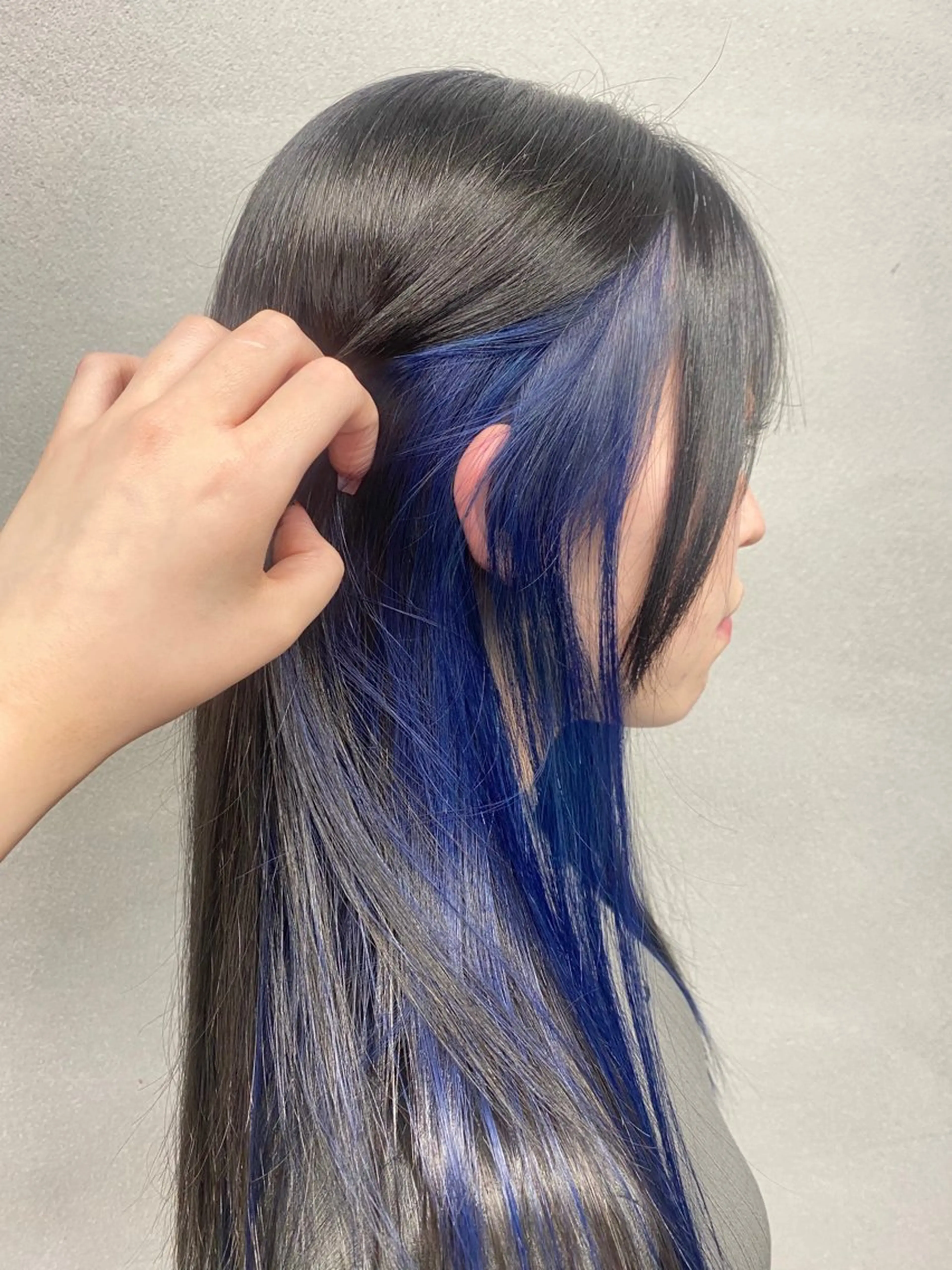 ロング カラー ブリーチ ブルーカラー ブルーラベンダー ブルーバイオレット デザインカラー 柏 デザインカラー/ レイヤー🐣シオリのヘアスタイル