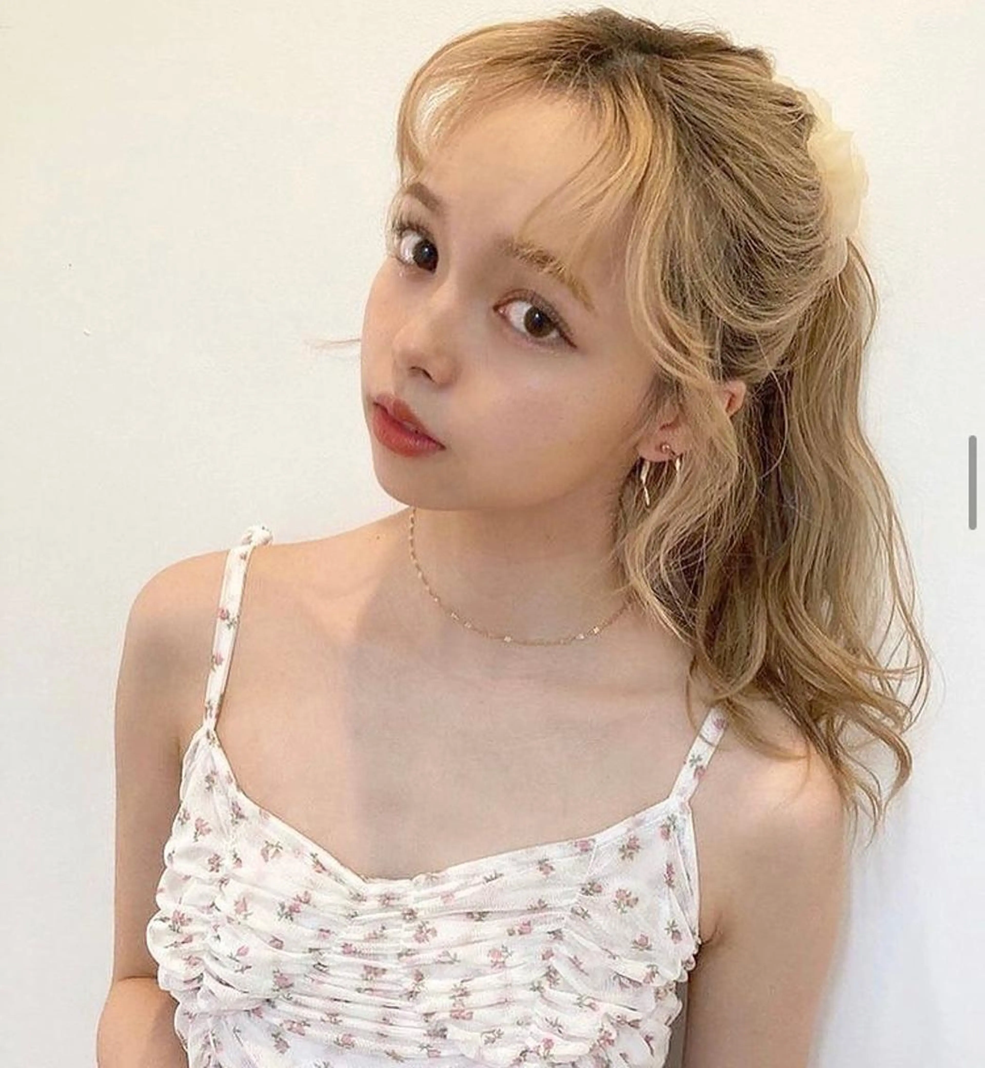 ロング カラー 抜きっぱなしブロンド ブロンド mizu kiのヘアスタイル