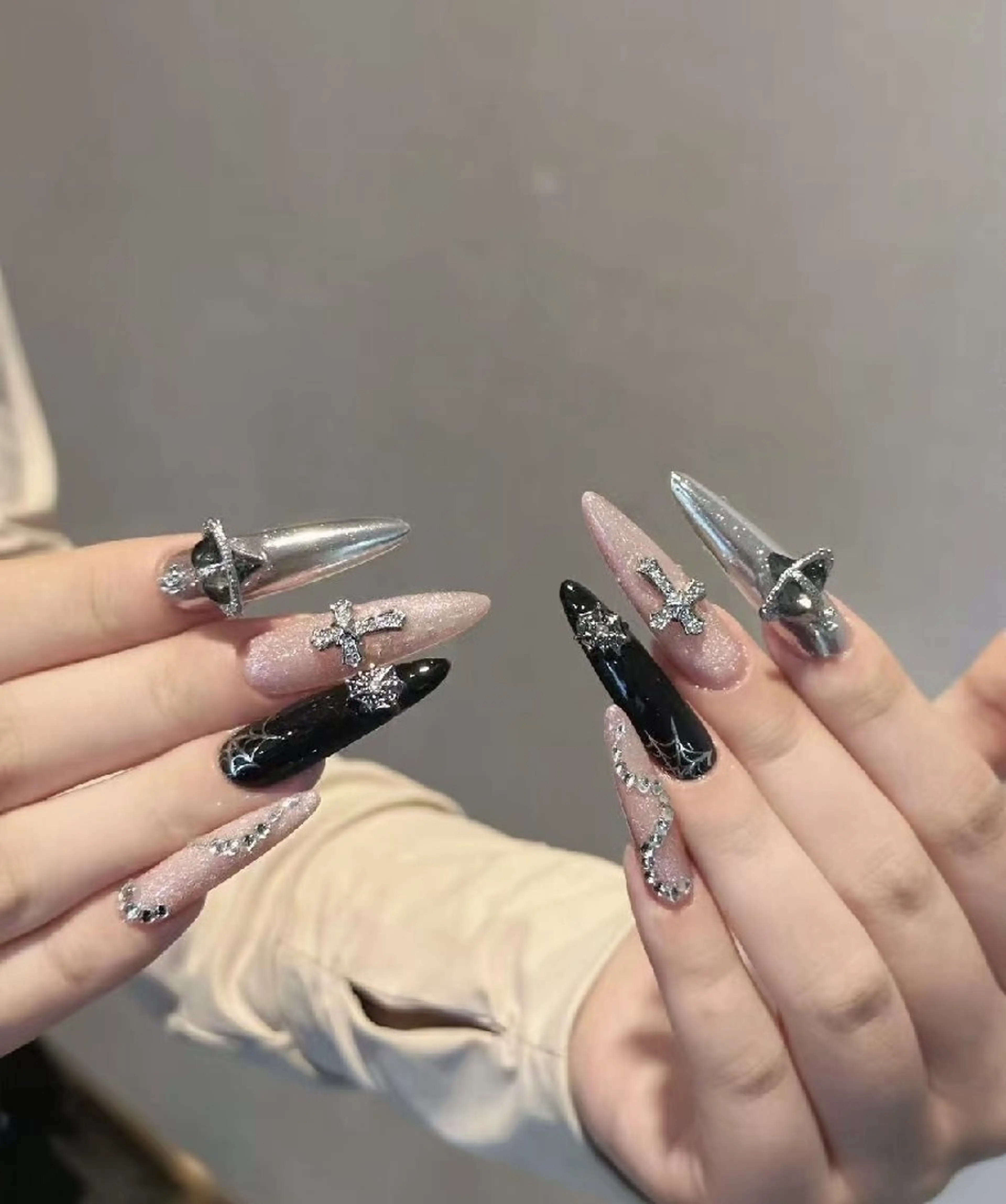 ネイル クリアネイル フラッシュネイル フットネイル フレンチネイル ジェルネイル ハンドネイル UM Nail Salonのネイルデザイン