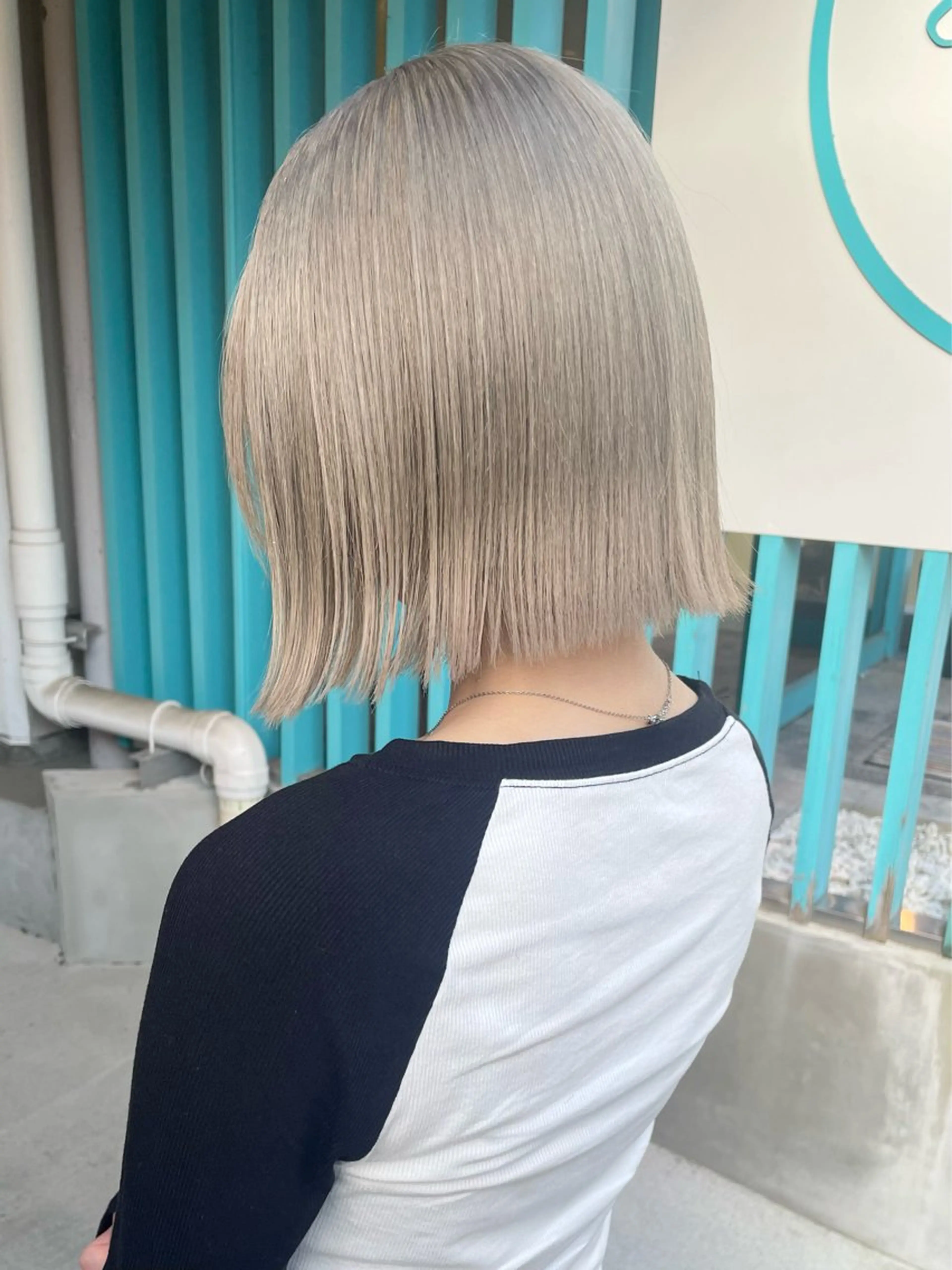 ミディアム カラー ベージュカラー ブリーチ ホワイトベージュ 佐藤 魁人のヘアスタイル