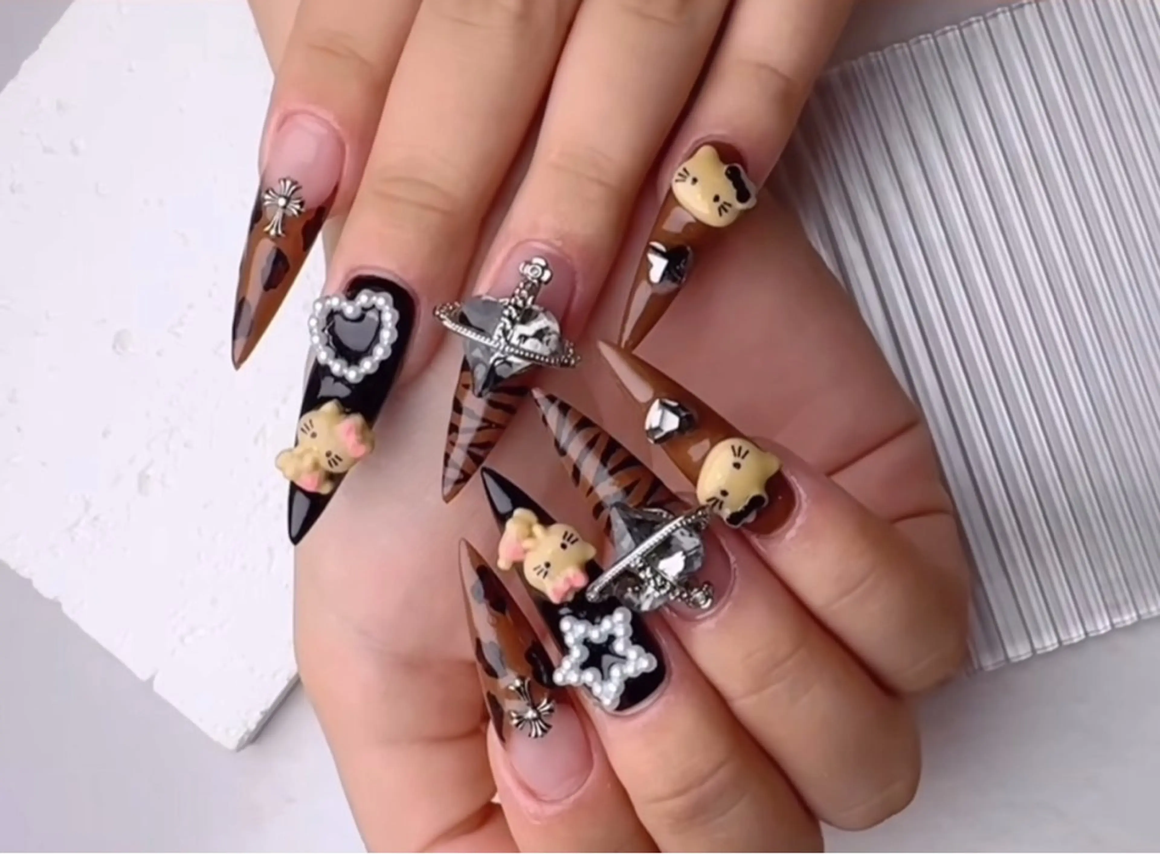 ネイル グラデーション ミラーネイル ニュアンスネイル ネイルチップ ハンドネイル Kitty Nailのネイルデザイン