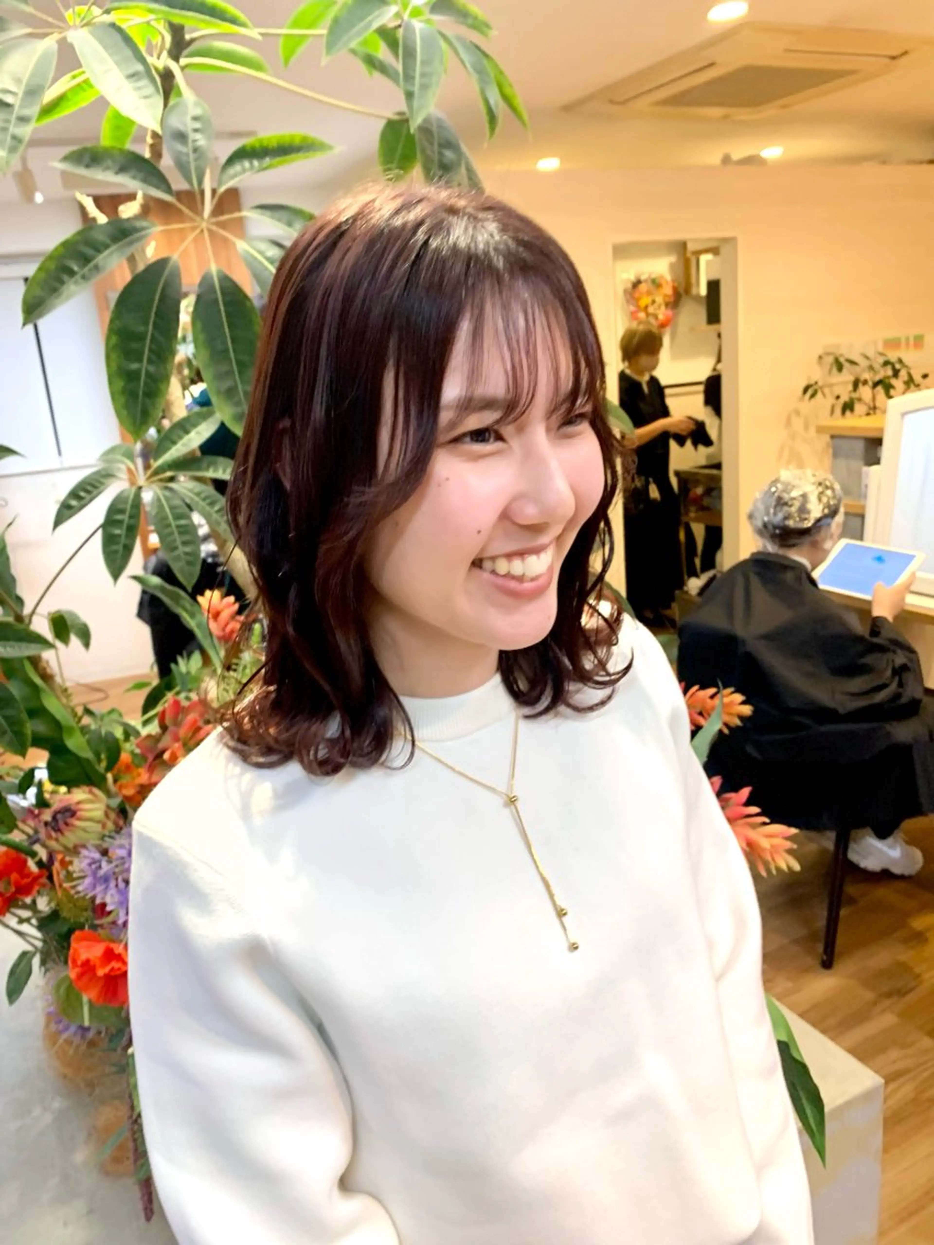 ミディアム 繁田 朱音のヘアスタイル