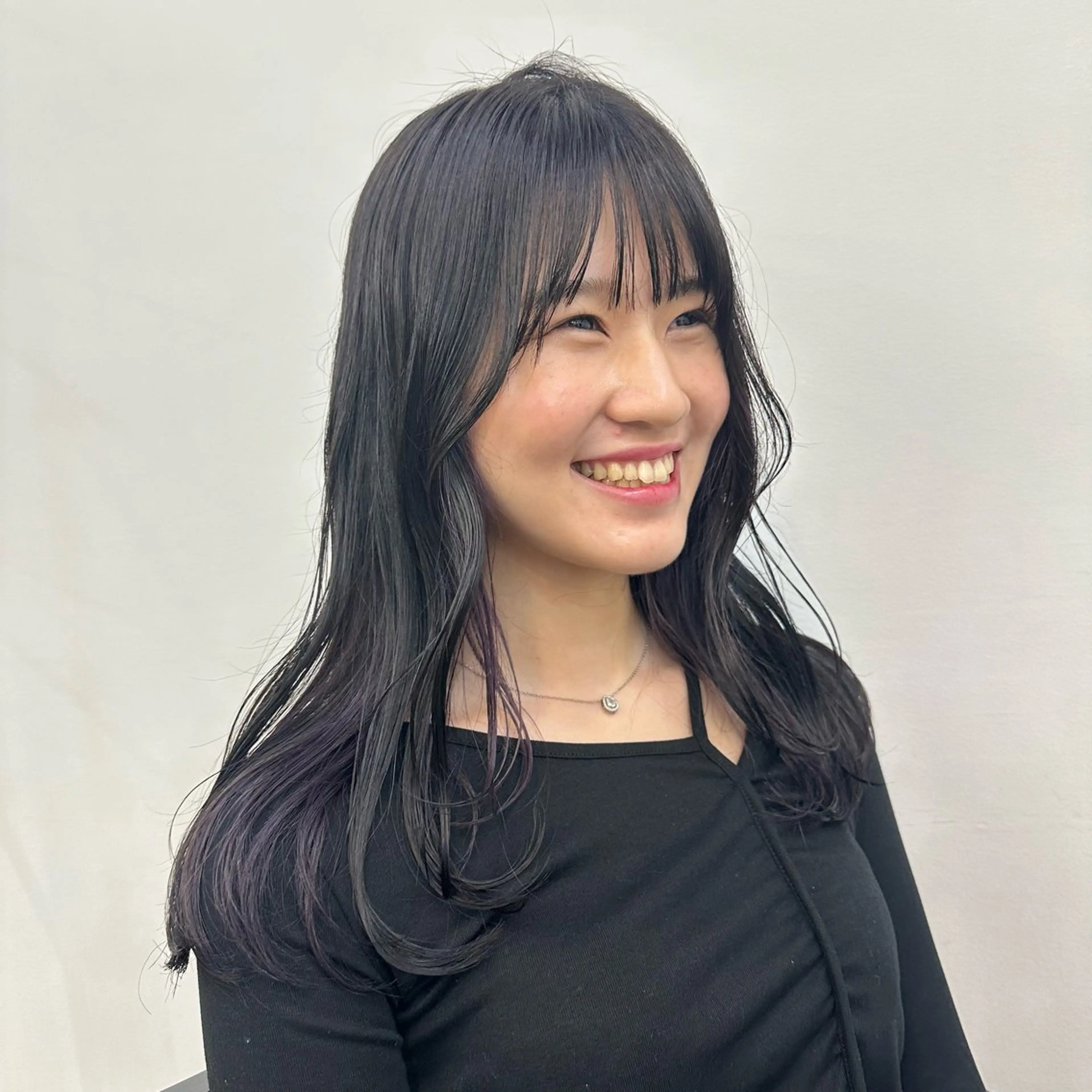 ミディアム カラー ブルーカラー ブルーグレー ブルーグレージュ 透明感カラー グレージュ ヘアカラー さとう あやかのヘアスタイル