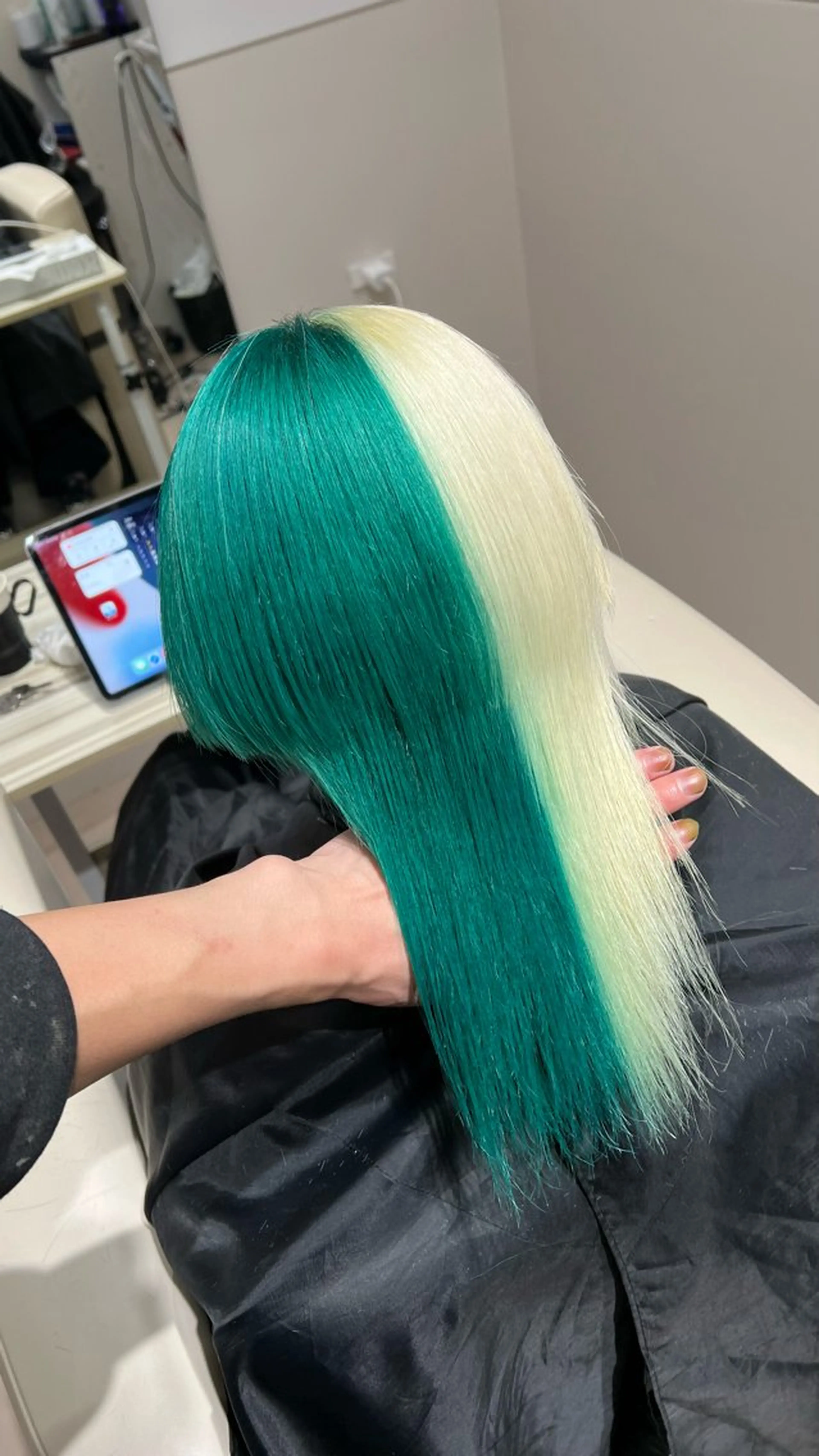 ミディアム SALOWIN柏Suite所属・レイヤー/ウルフ/ イヤリング/岡本智樹のヘアスタイル