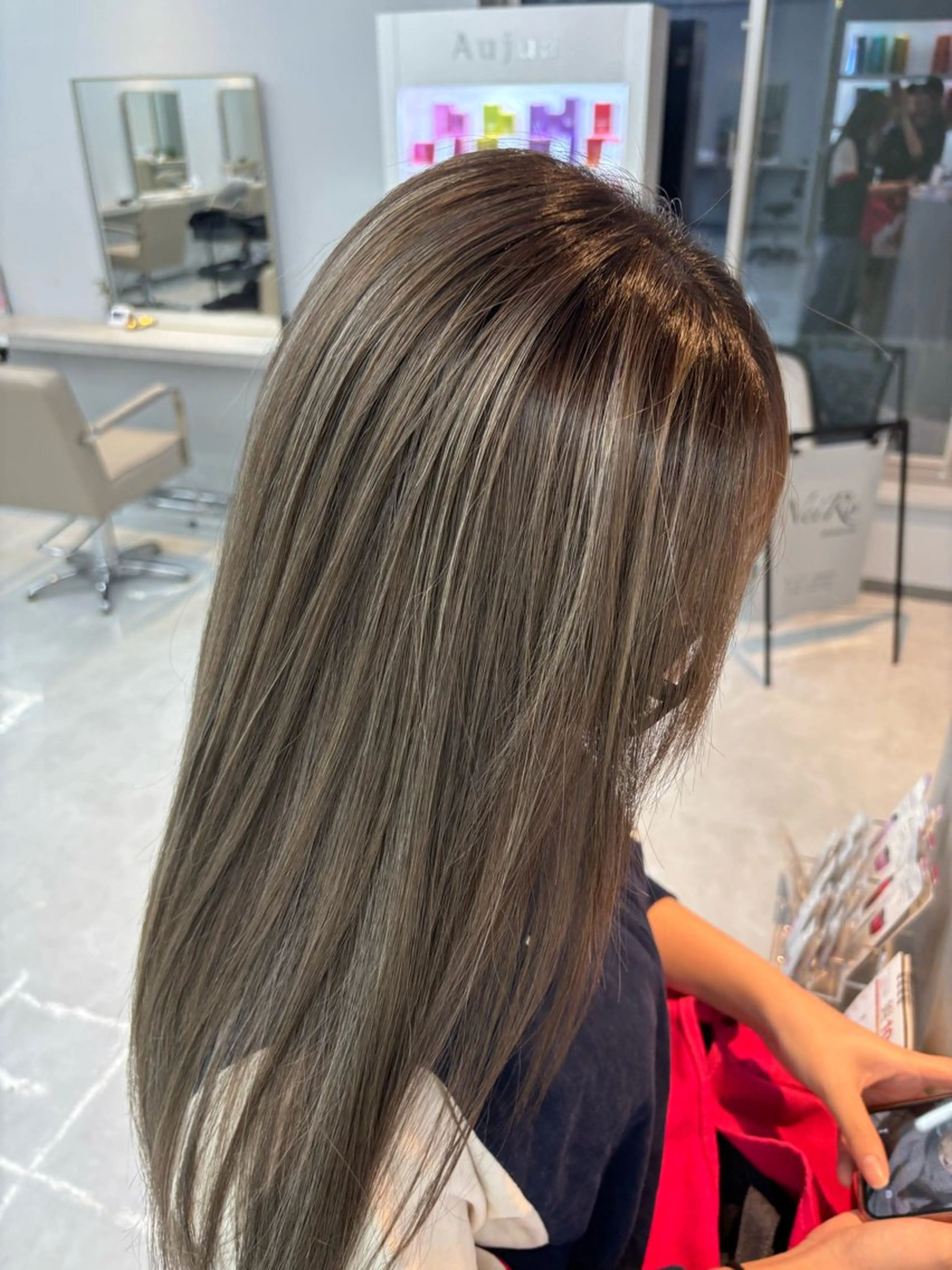 ロング ヘアカラー ヒメザキ ユリのヘアスタイル
