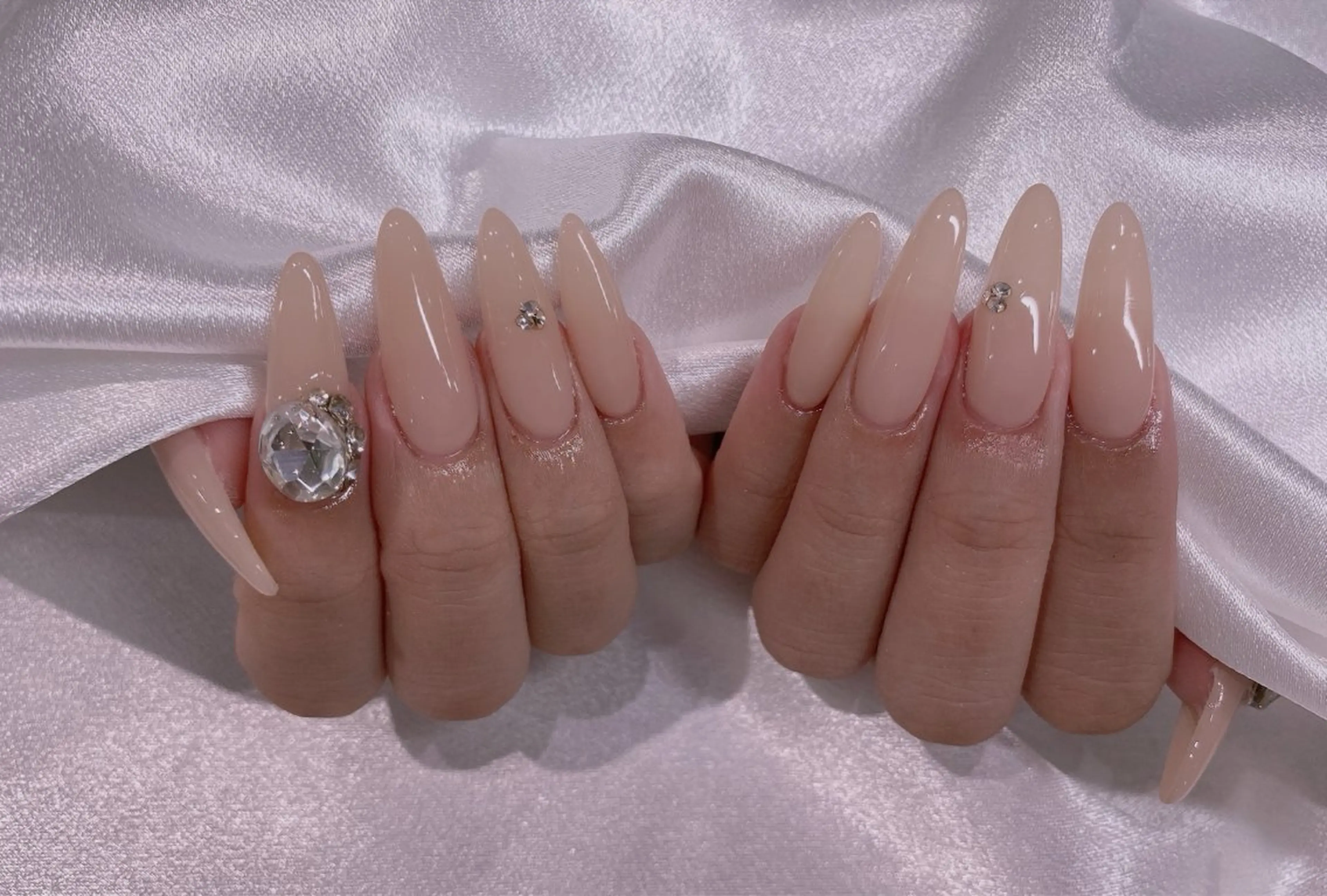 ネイル ブルー チークネイル フレンチネイル ハート ホログラムネイル 美爪パラジェル導入店 Sunnilyのネイルデザイン