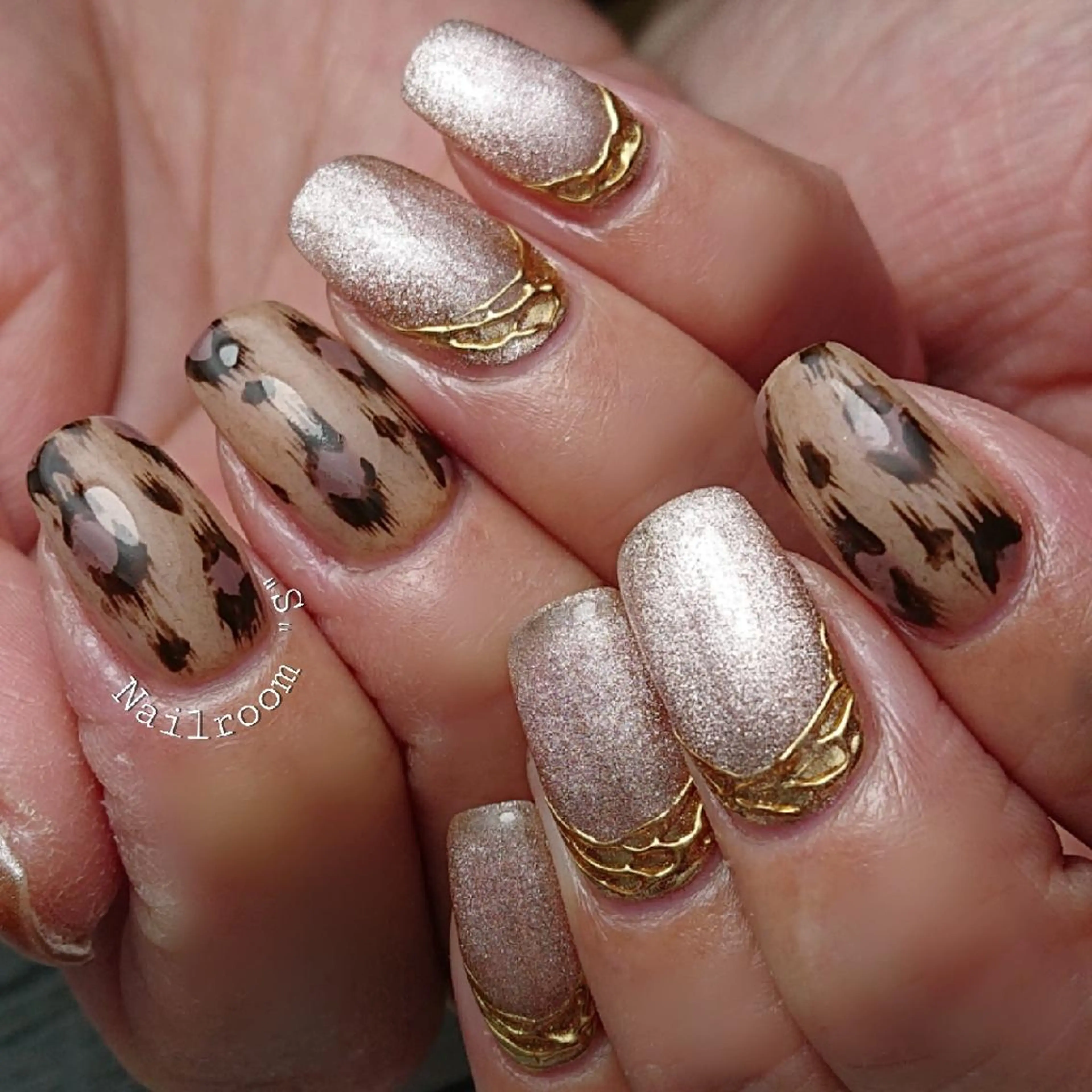 ネイル アニマル柄 ハンドネイル ハンドケア Nail room  "S"  SAKAIのネイルデザイン