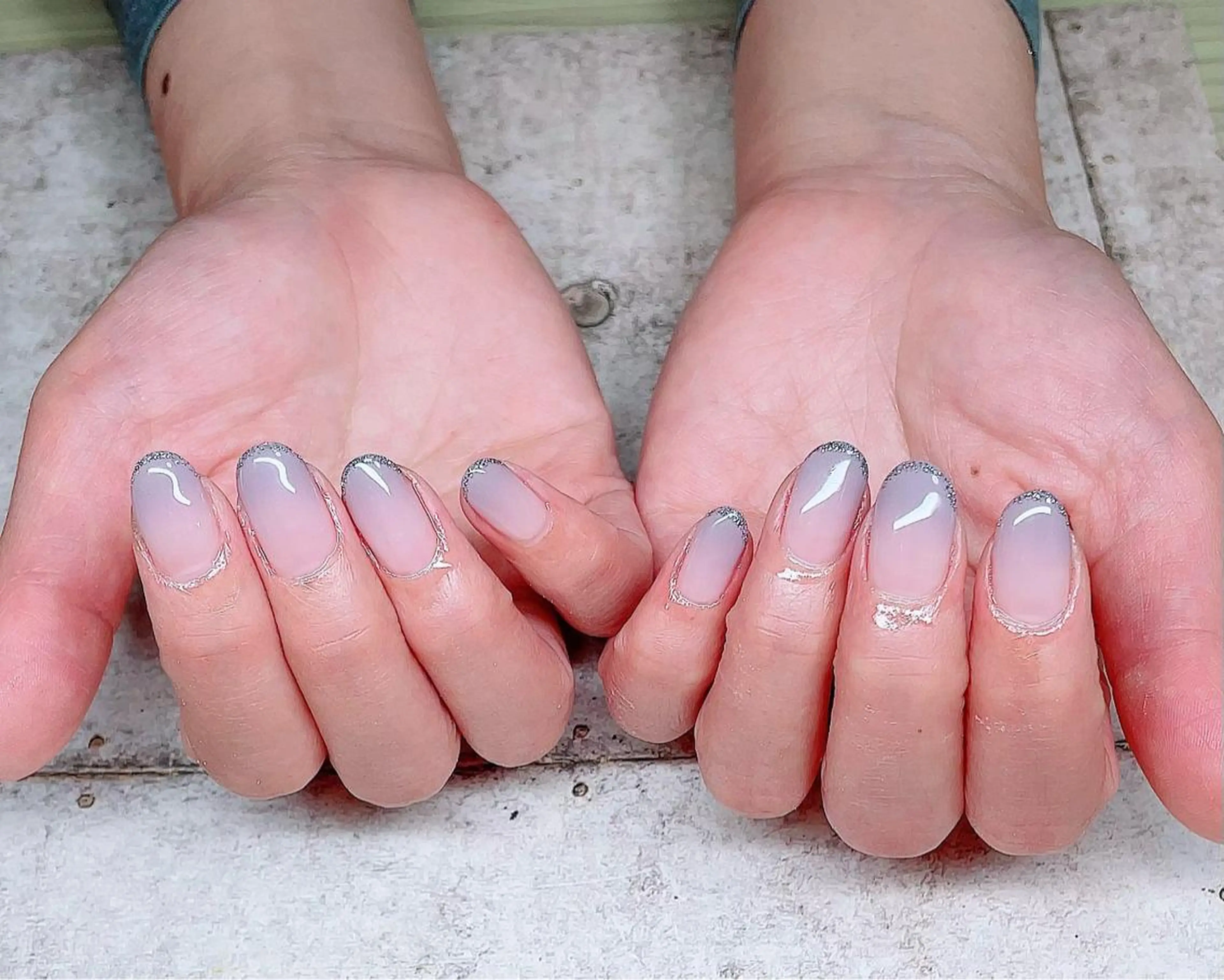 ショート ネイル パープルカラー フラッシュネイル ラメ(グリッター) パープル ハンドネイル NailbyN所属・Nail_by N1のネイルデザイン