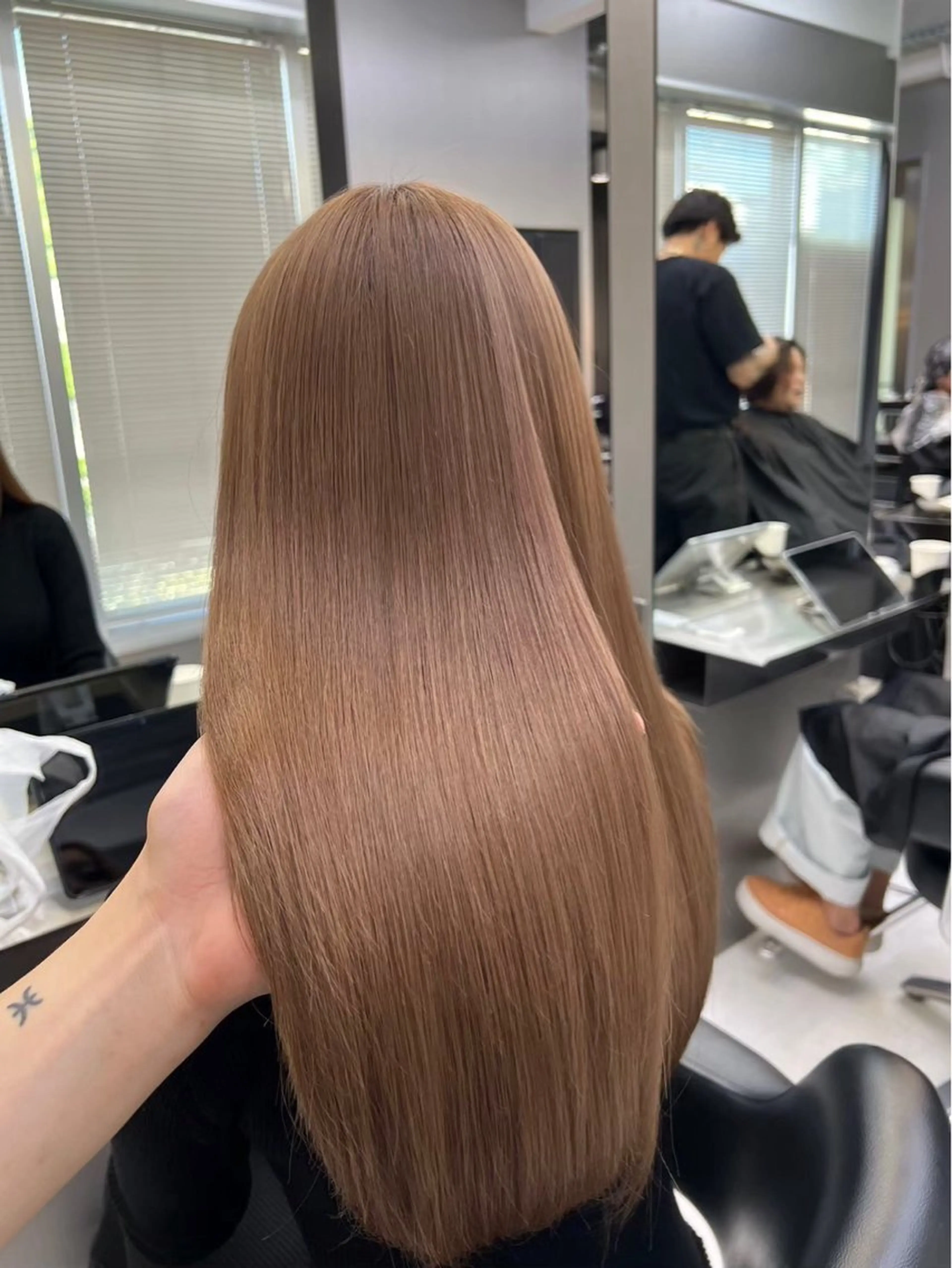 ロング トリートメント HARUKA ハイトーンのヘアスタイル