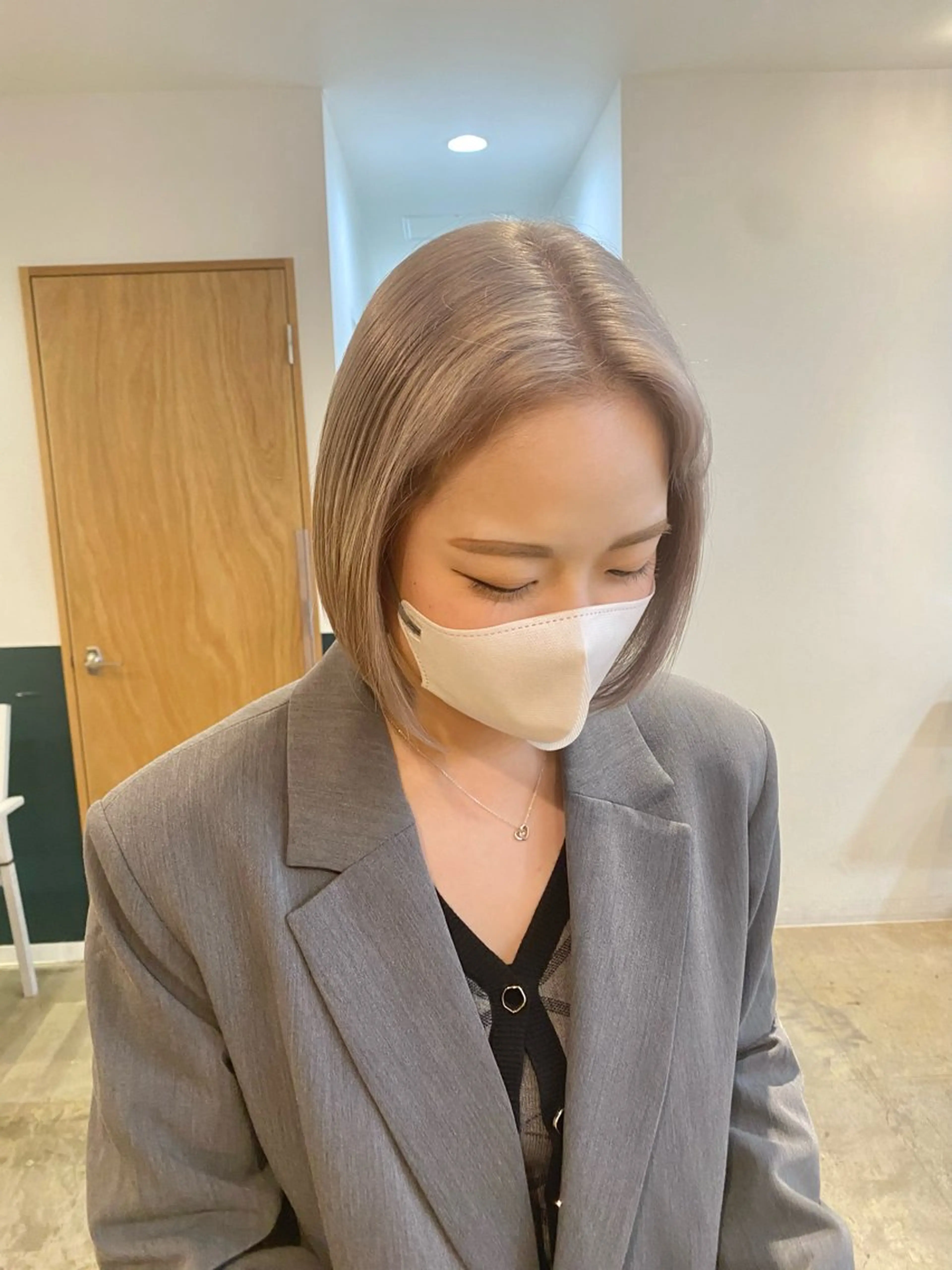 ショート カラー グレージュ ボブ カット ヘアカラー 聖斗 /ハイトーン/パーマのヘアスタイル